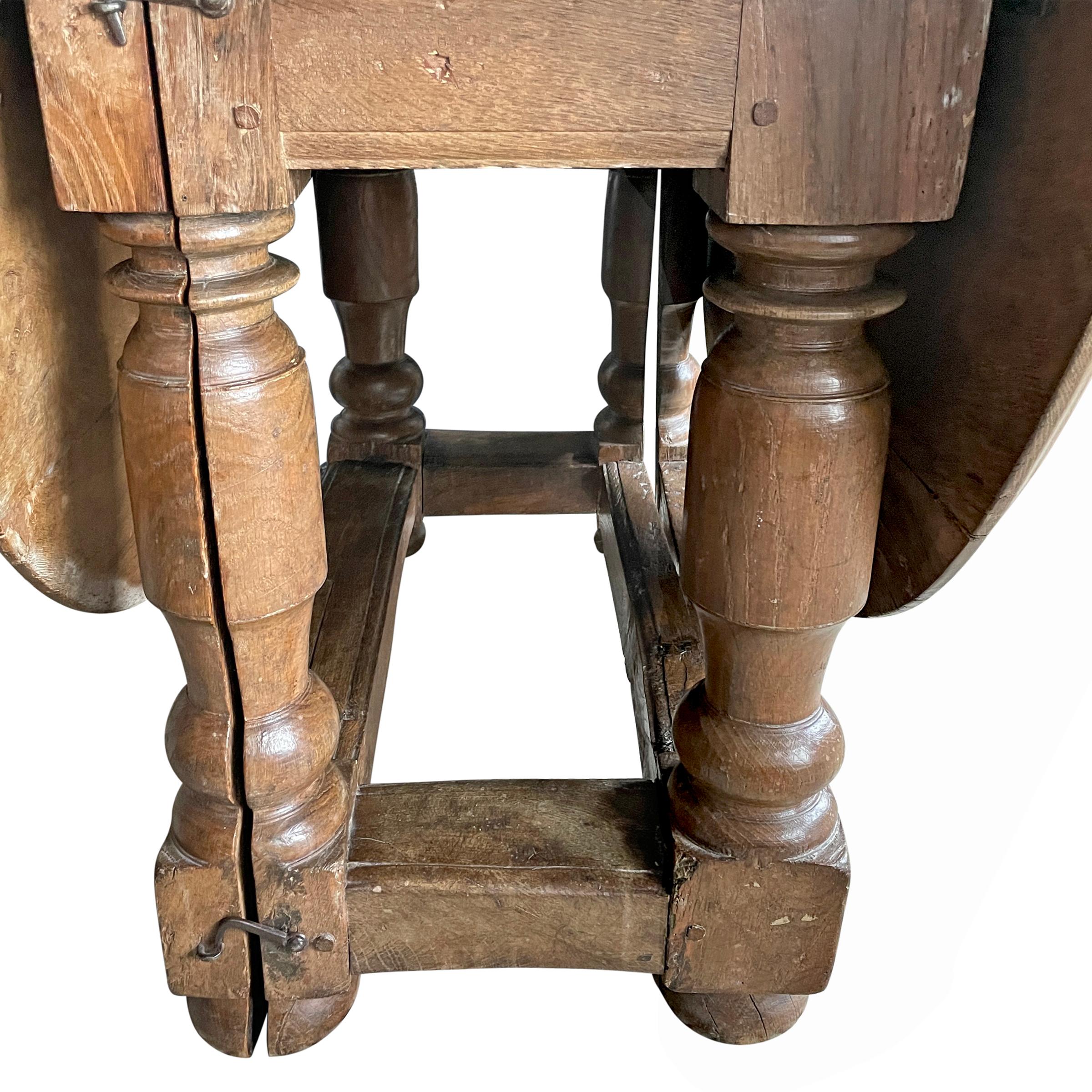 17th Century Danish Baroque Gateleg Table For Sale 3