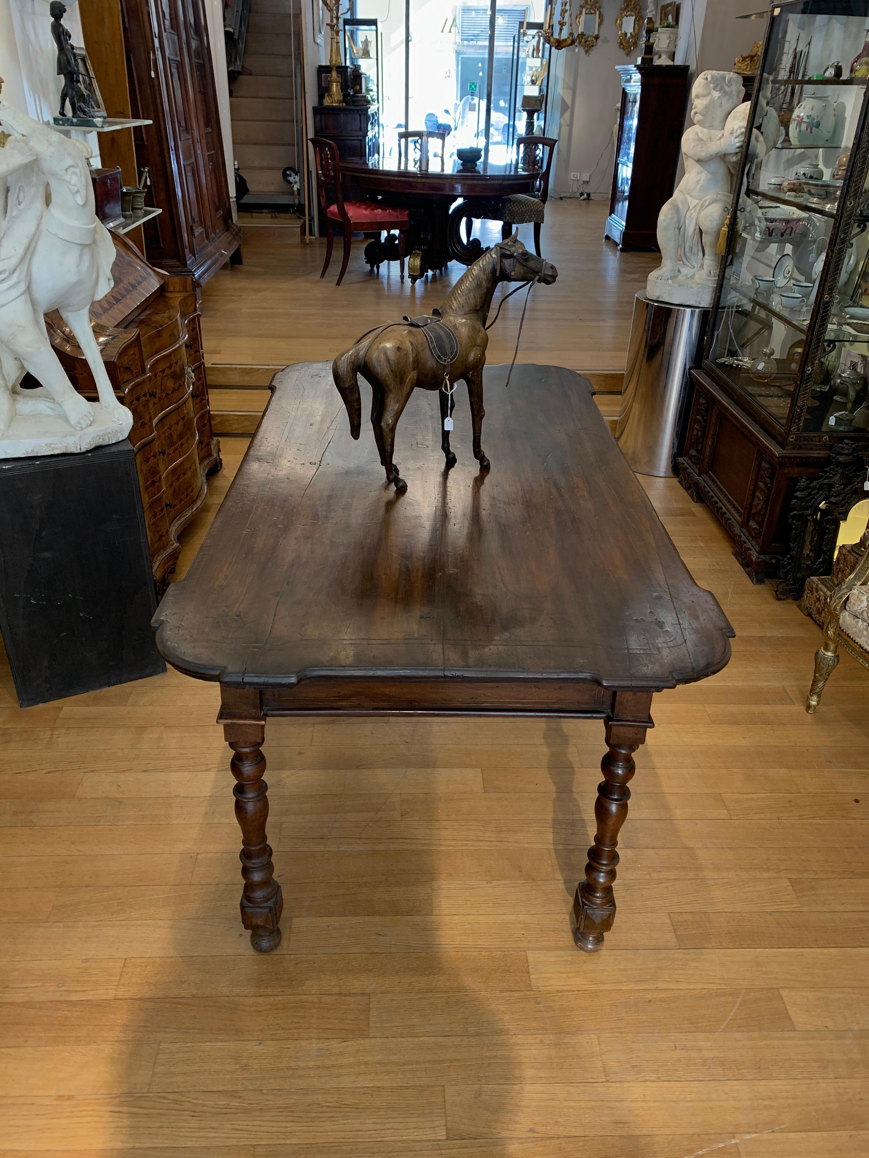 Beautiful solid walnut table with spool-turned legs and inlaid lemon wood fillets. The top is curved (very rare for the time, as is the lemon wood thread), while the top band is straight and has two comfortable drawers on one side with turned knob