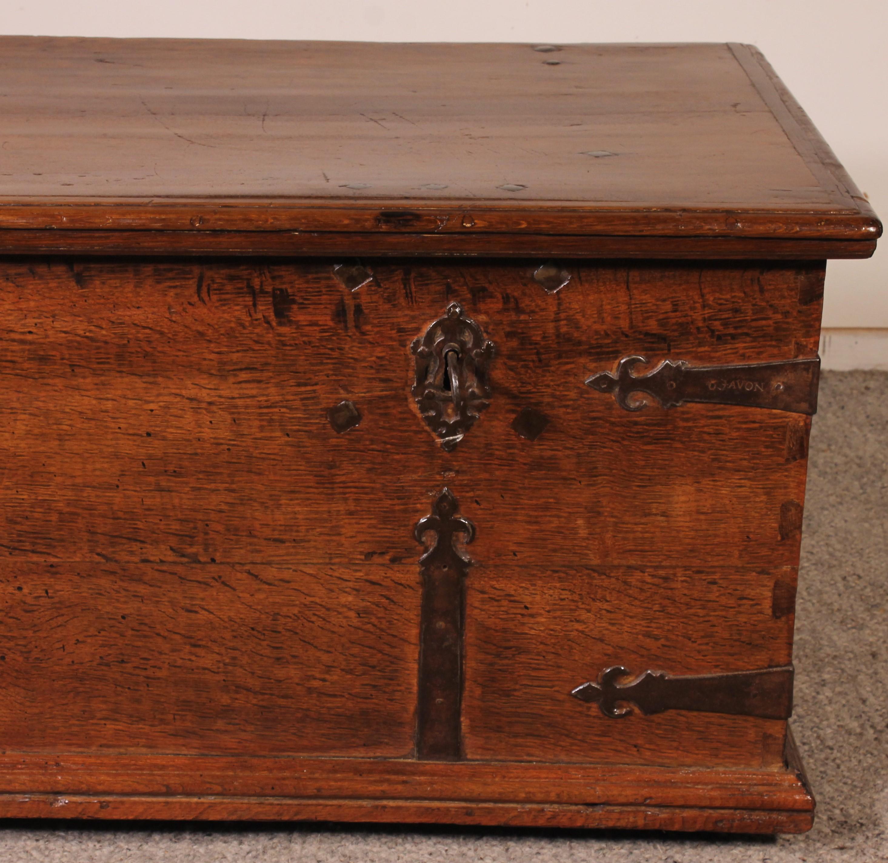superb 17th century oak chest with double locks and very beautiful irons.
Double-locked safes are rare. Indeed, at the time they were used to keep important documents in villages or small towns. Two people had the keys to open the safe and it was