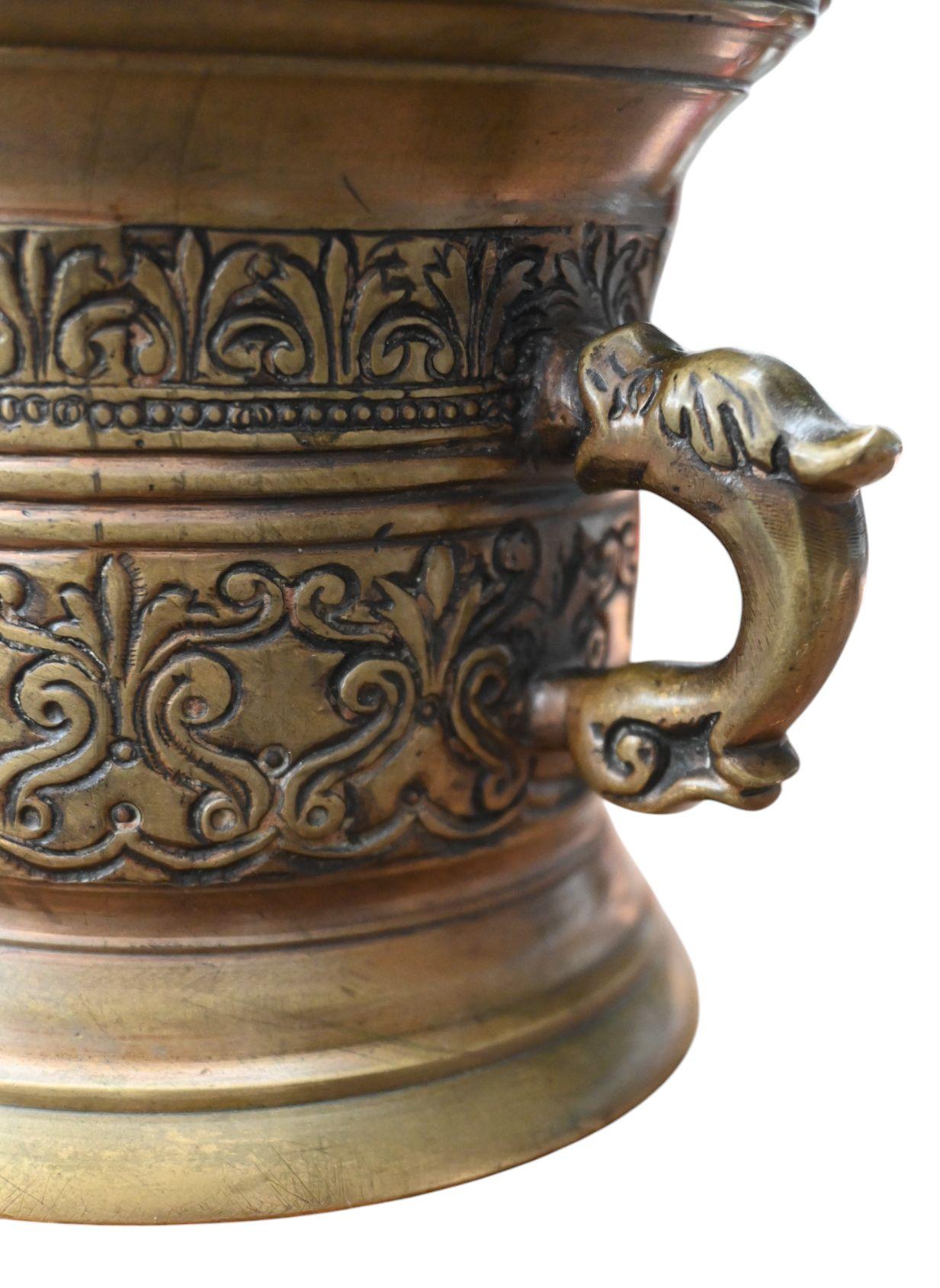 Renaissance Mortière de pharmacie hollandaise du 17e siècle en bronze, datée de 1632 en vente