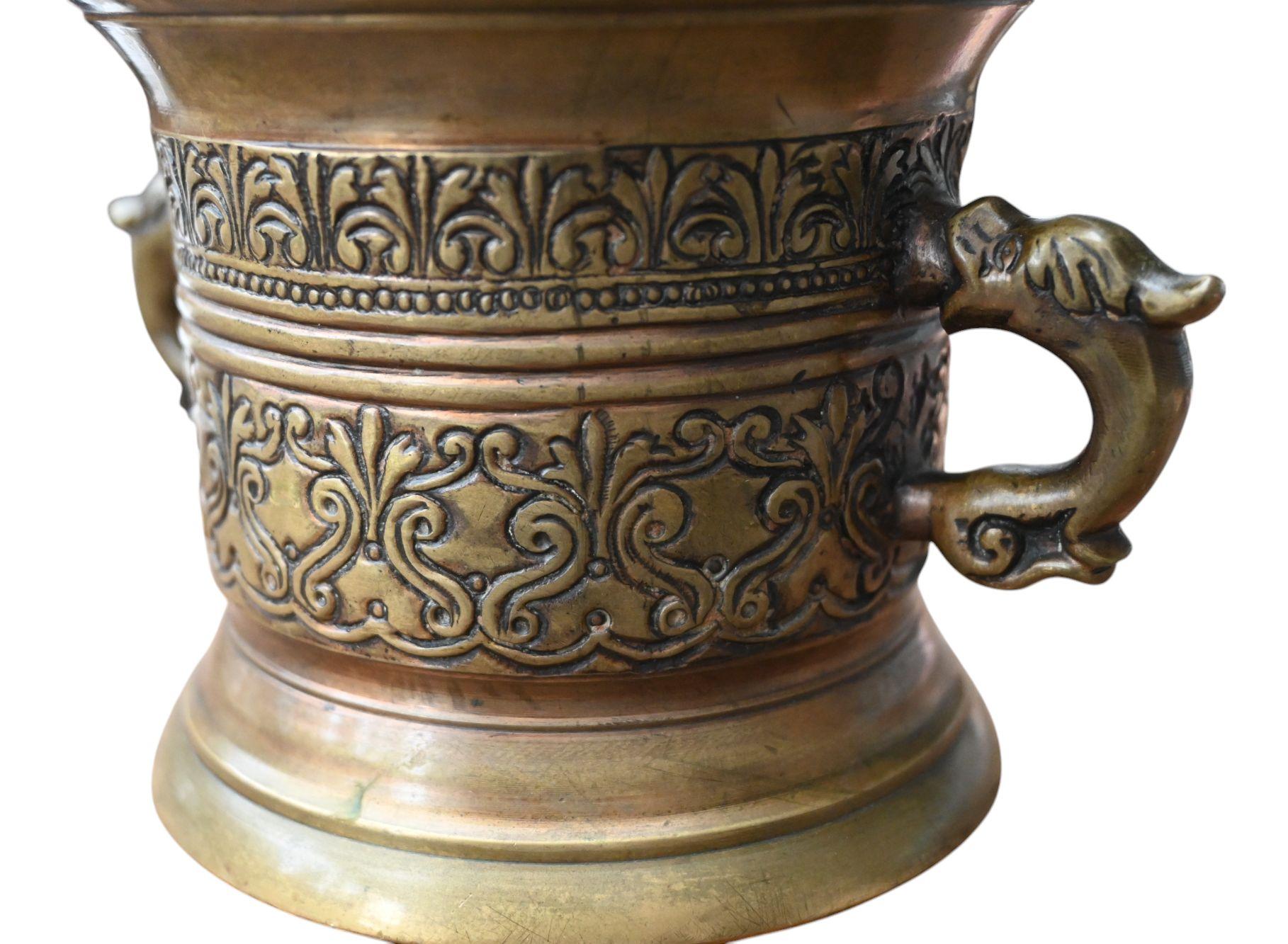 Néerlandais Mortière de pharmacie hollandaise du 17e siècle en bronze, datée de 1632 en vente