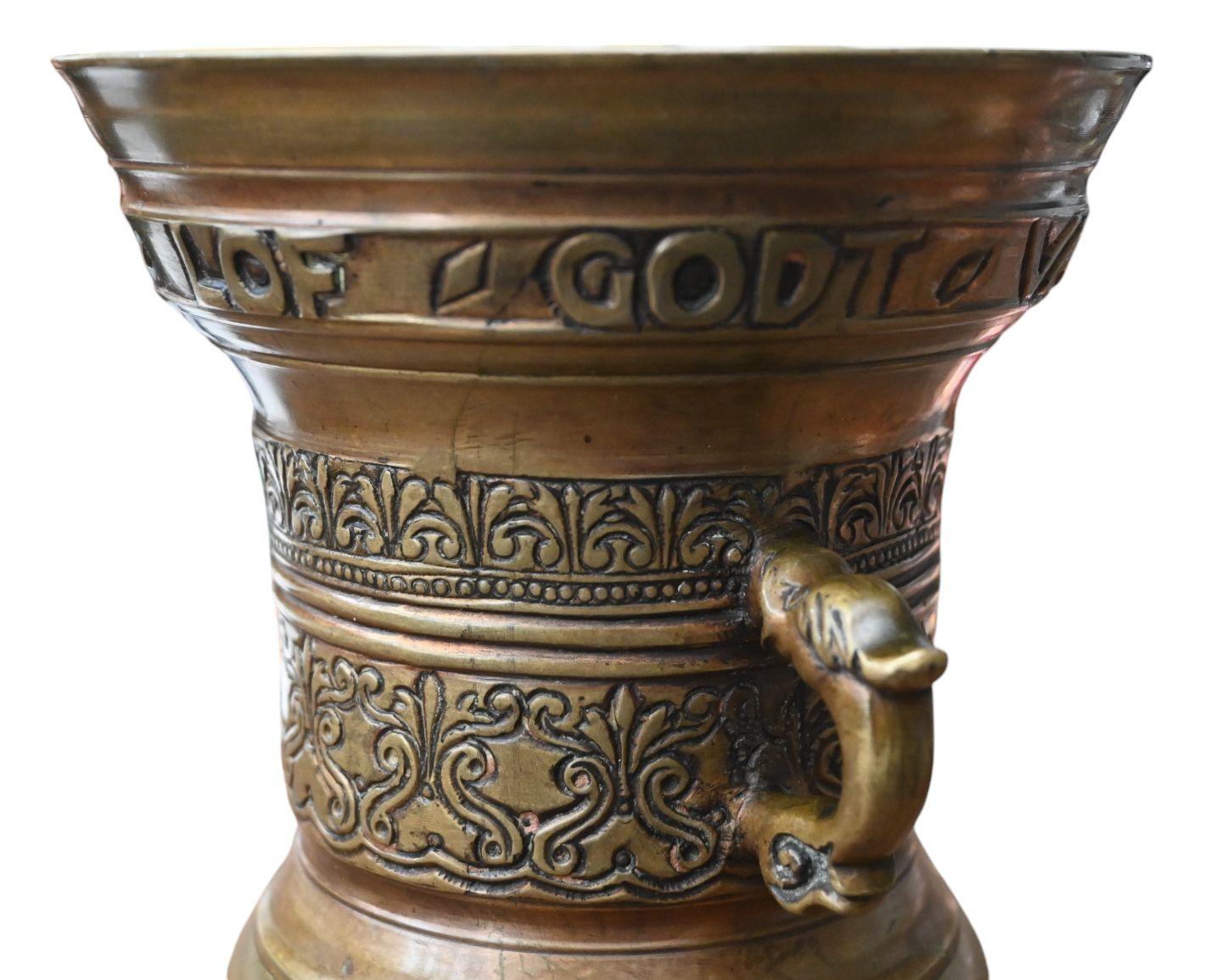 Mortière de pharmacie hollandaise du 17e siècle en bronze, datée de 1632 Bon état - En vente à Bilzen, BE
