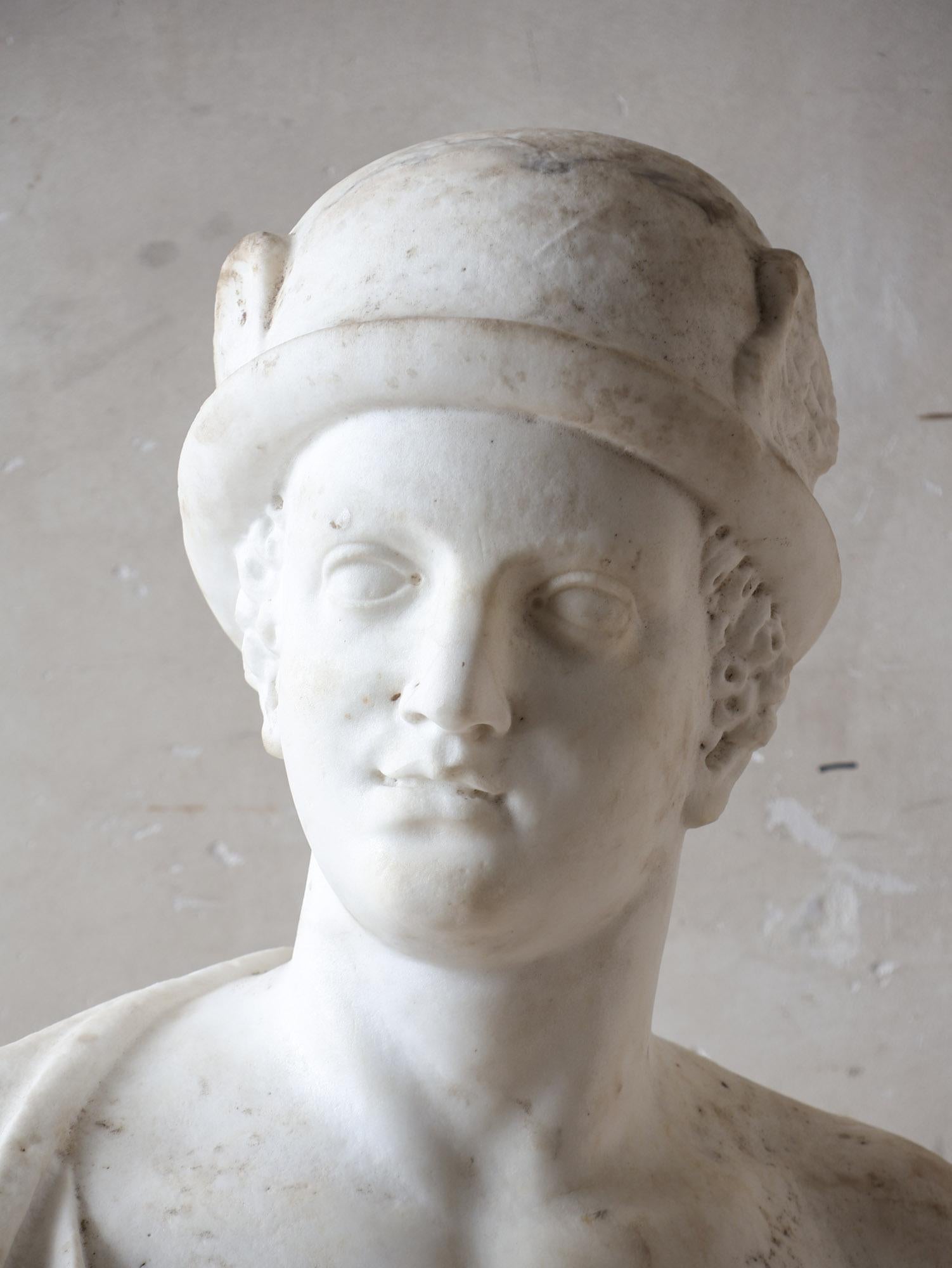 Busto di Mercurio olandese del XVII secolo in marmo bianco di Carrara In condizioni buone in vendita a Baambrugge, NL
