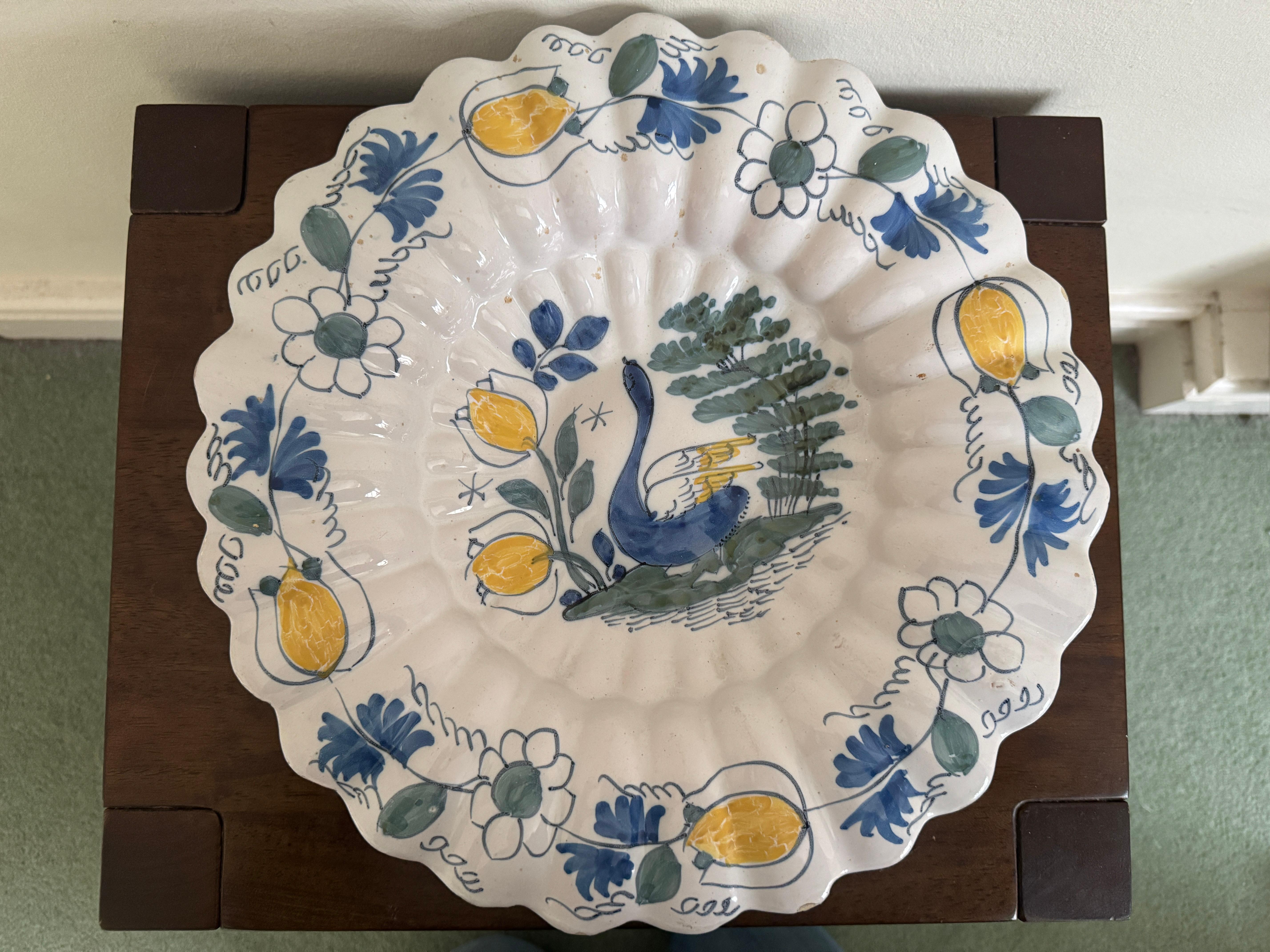 Plat à lobes Delft hollandais du 17e siècle en vente 3