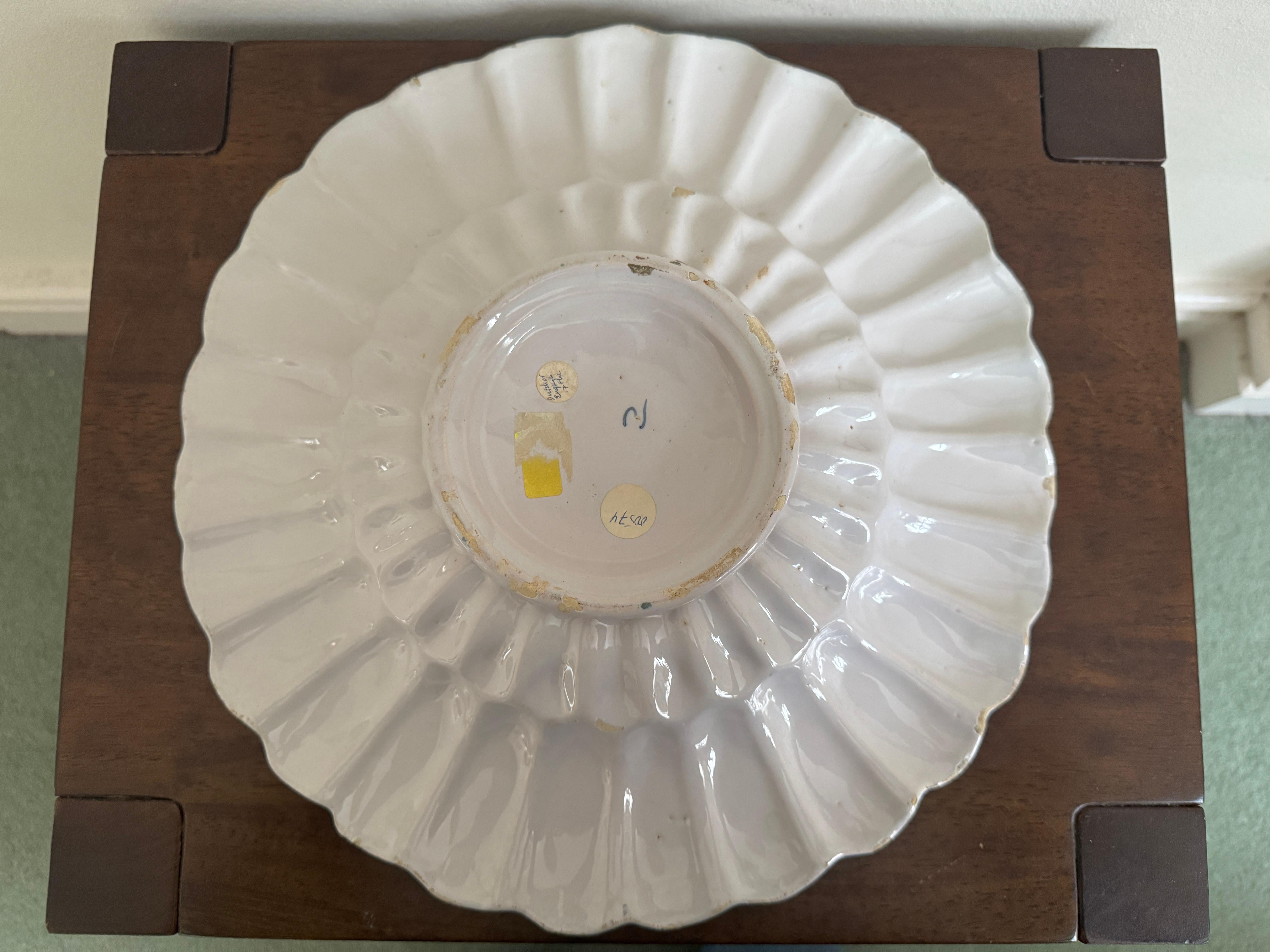 Plat à lobes Delft hollandais du 17e siècle en vente 4