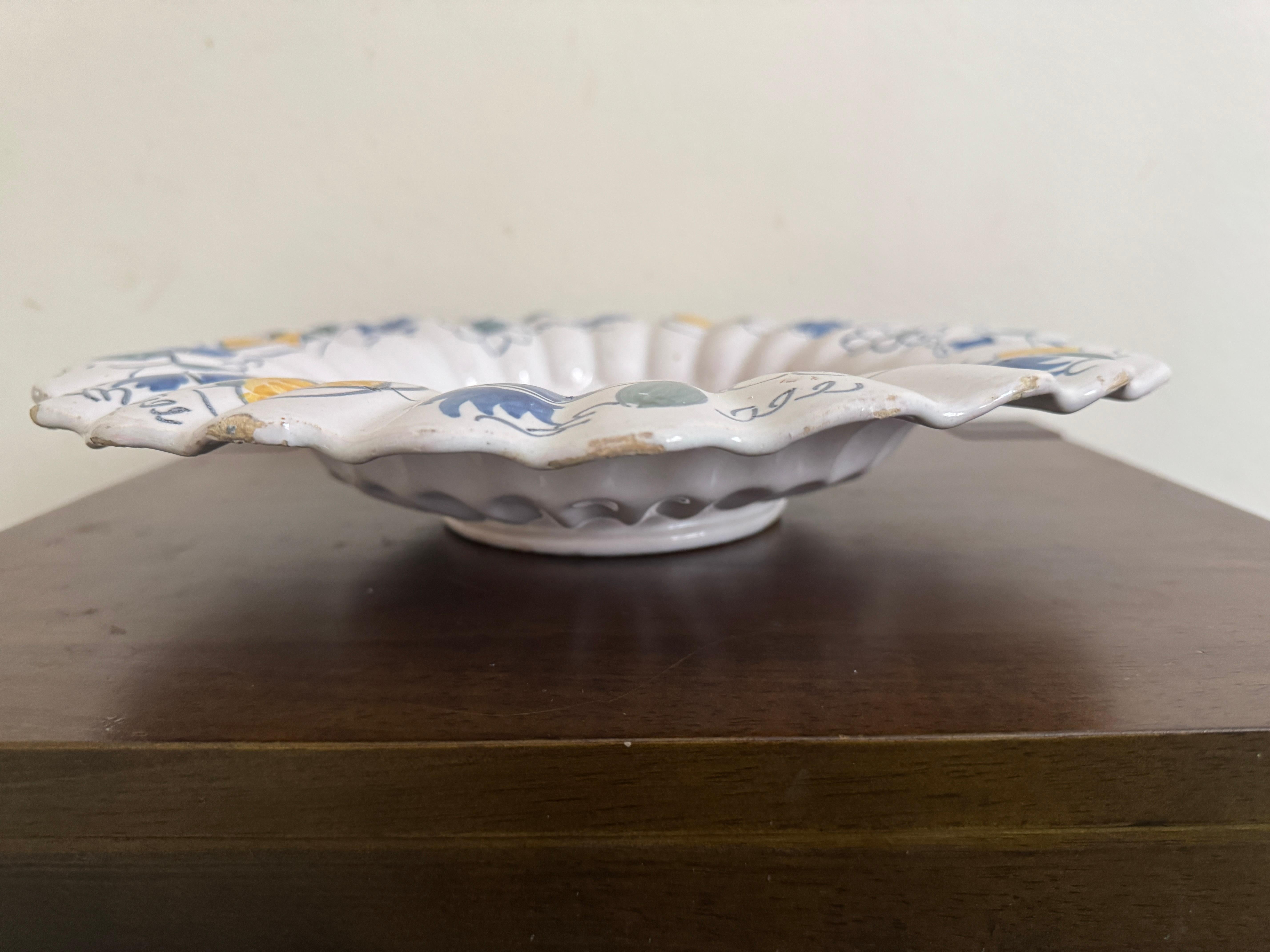 Plat à lobes Delft hollandais du 17e siècle en vente 5