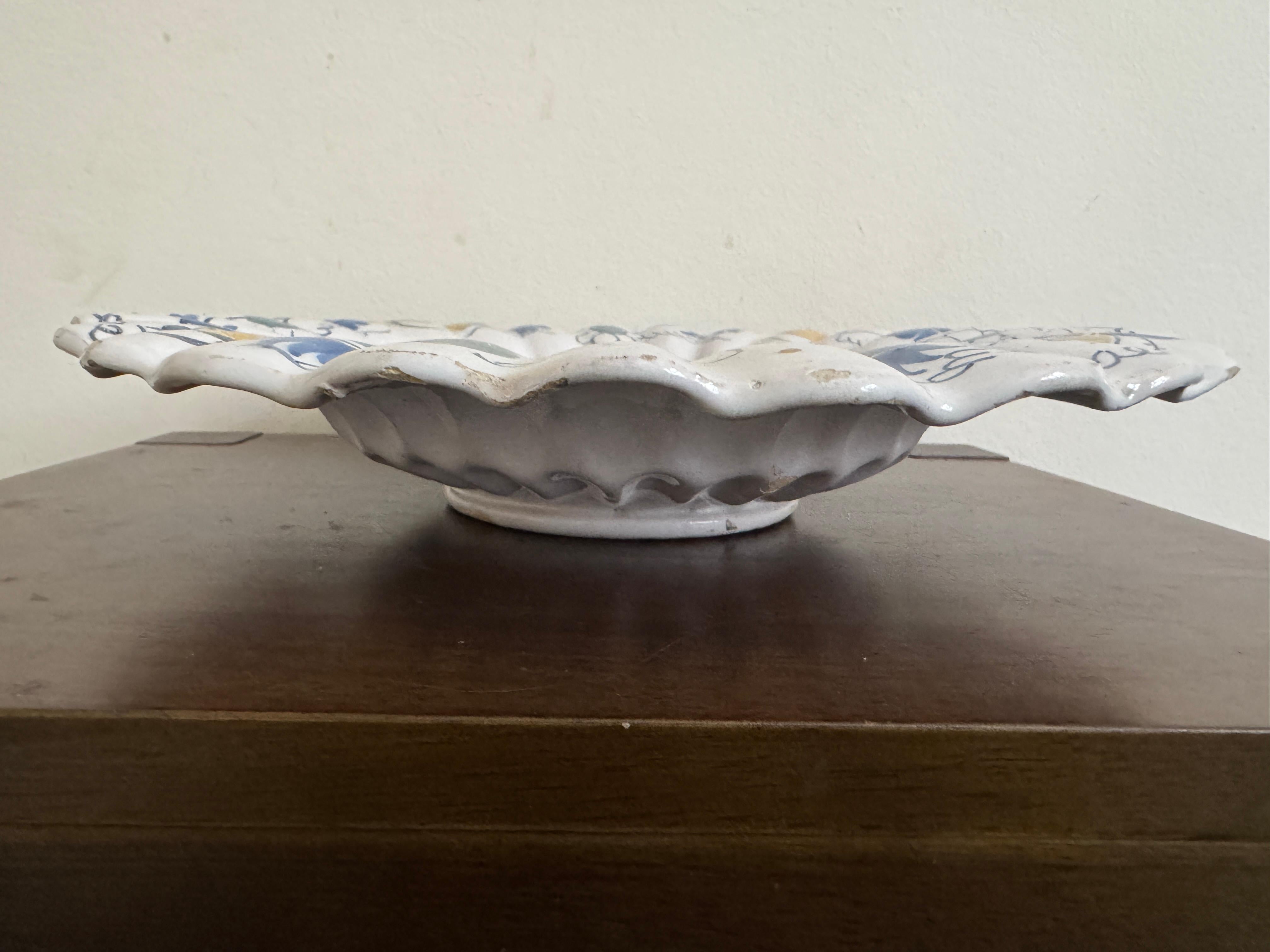 Plat à lobes Delft hollandais du 17e siècle en vente 8