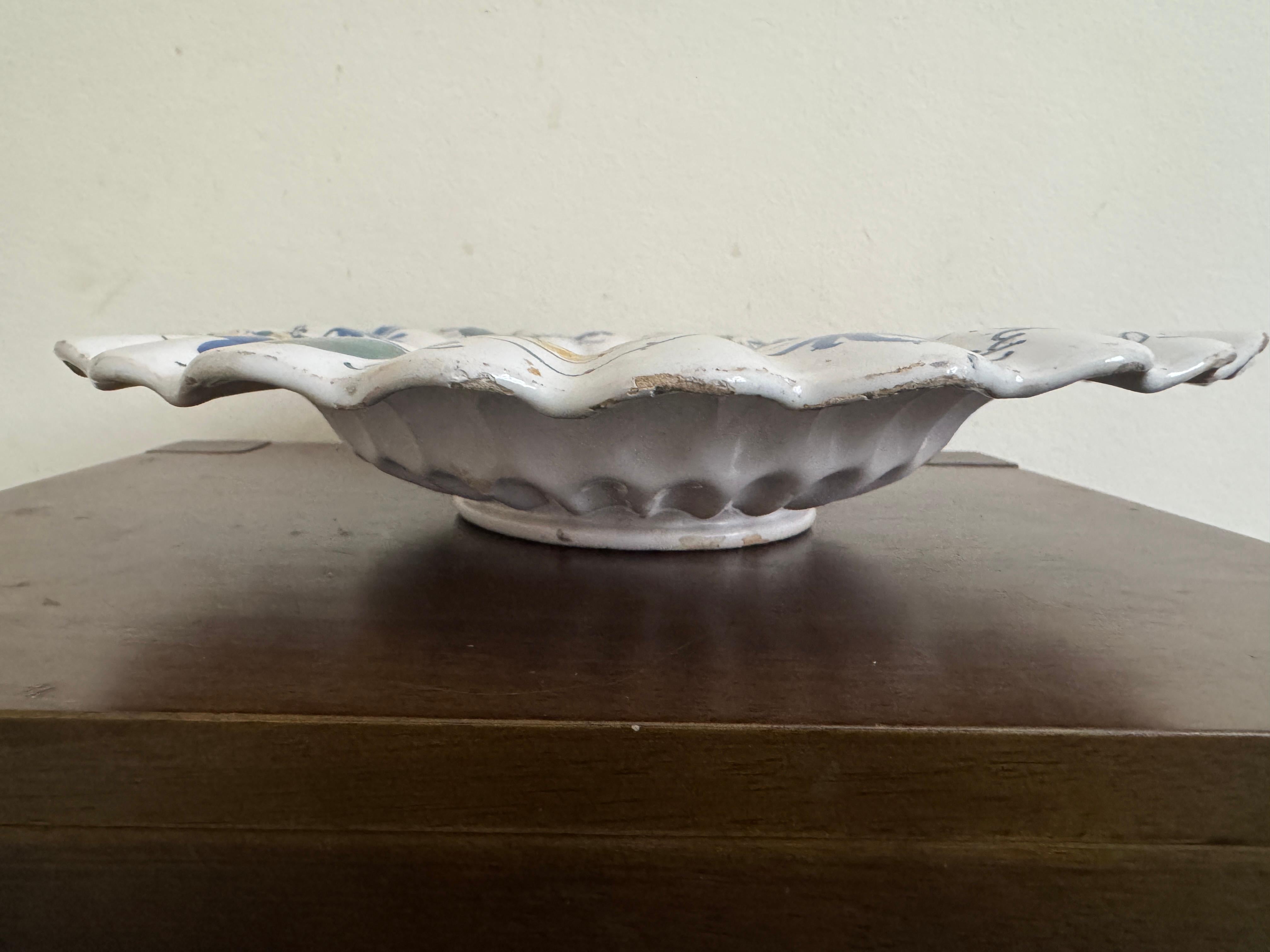 Plat à lobes Delft hollandais du 17e siècle en vente 9