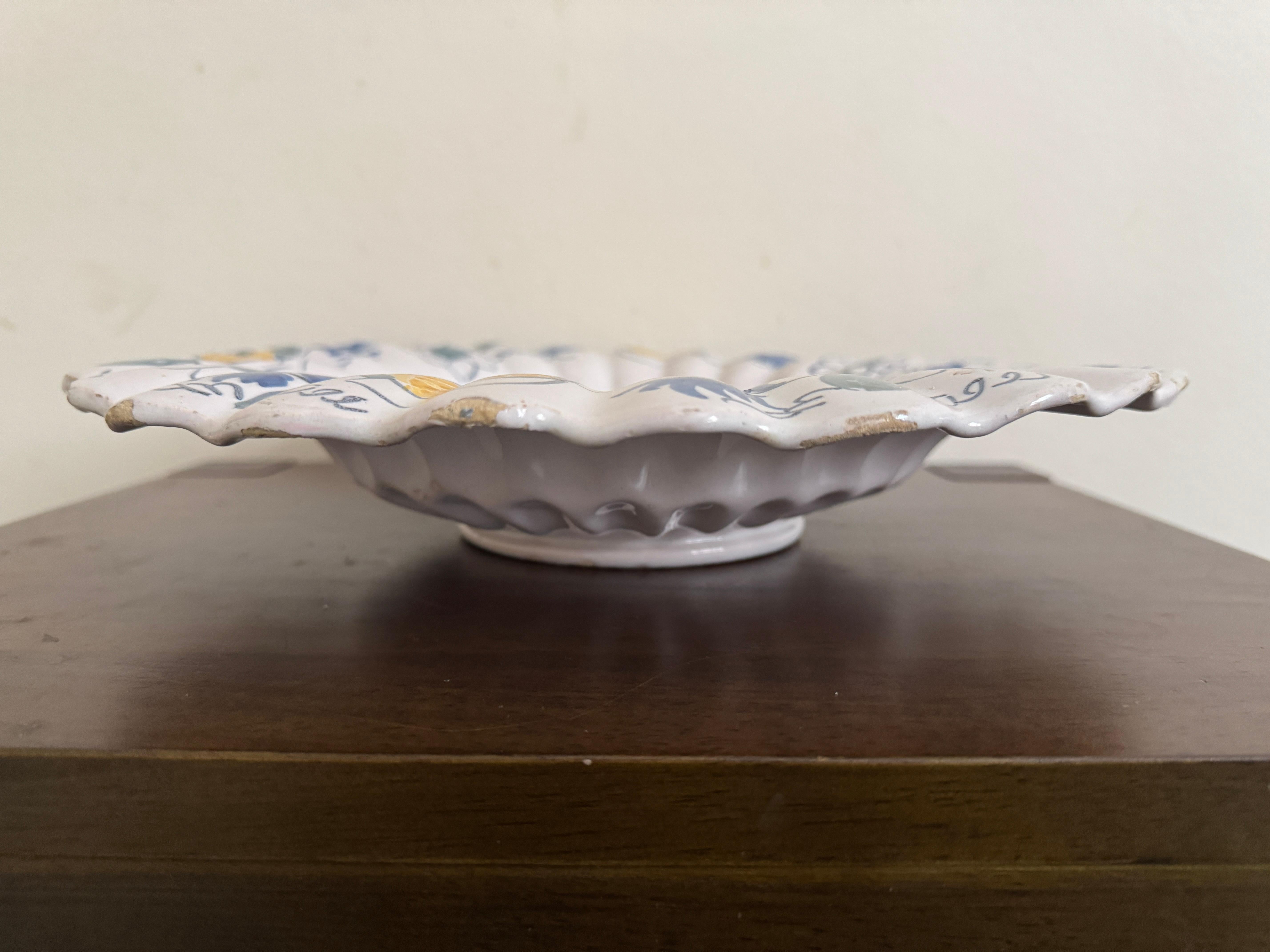 Plat à lobes Delft hollandais du 17e siècle en vente 13