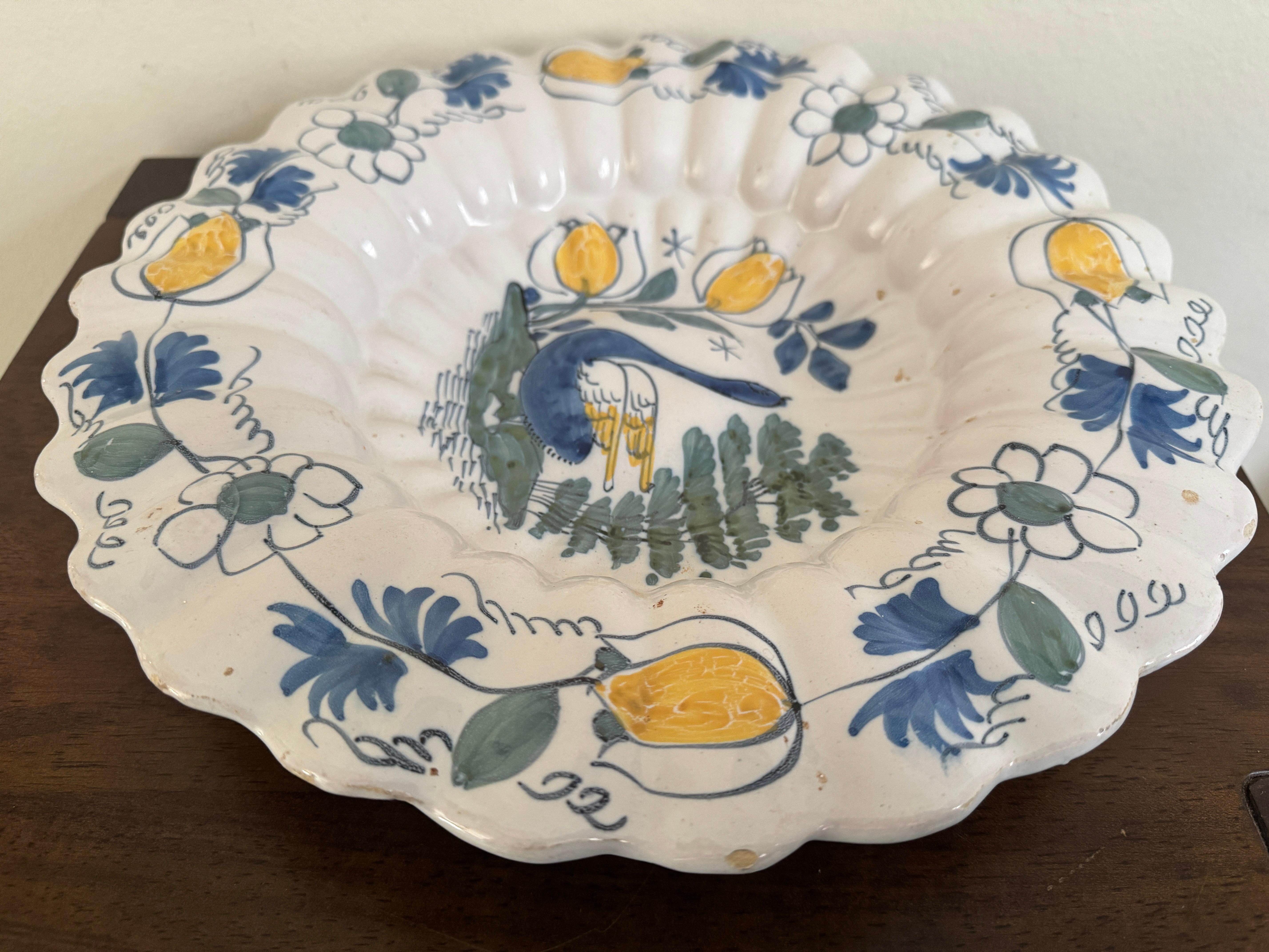 Néerlandais Plat à lobes Delft hollandais du 17e siècle en vente