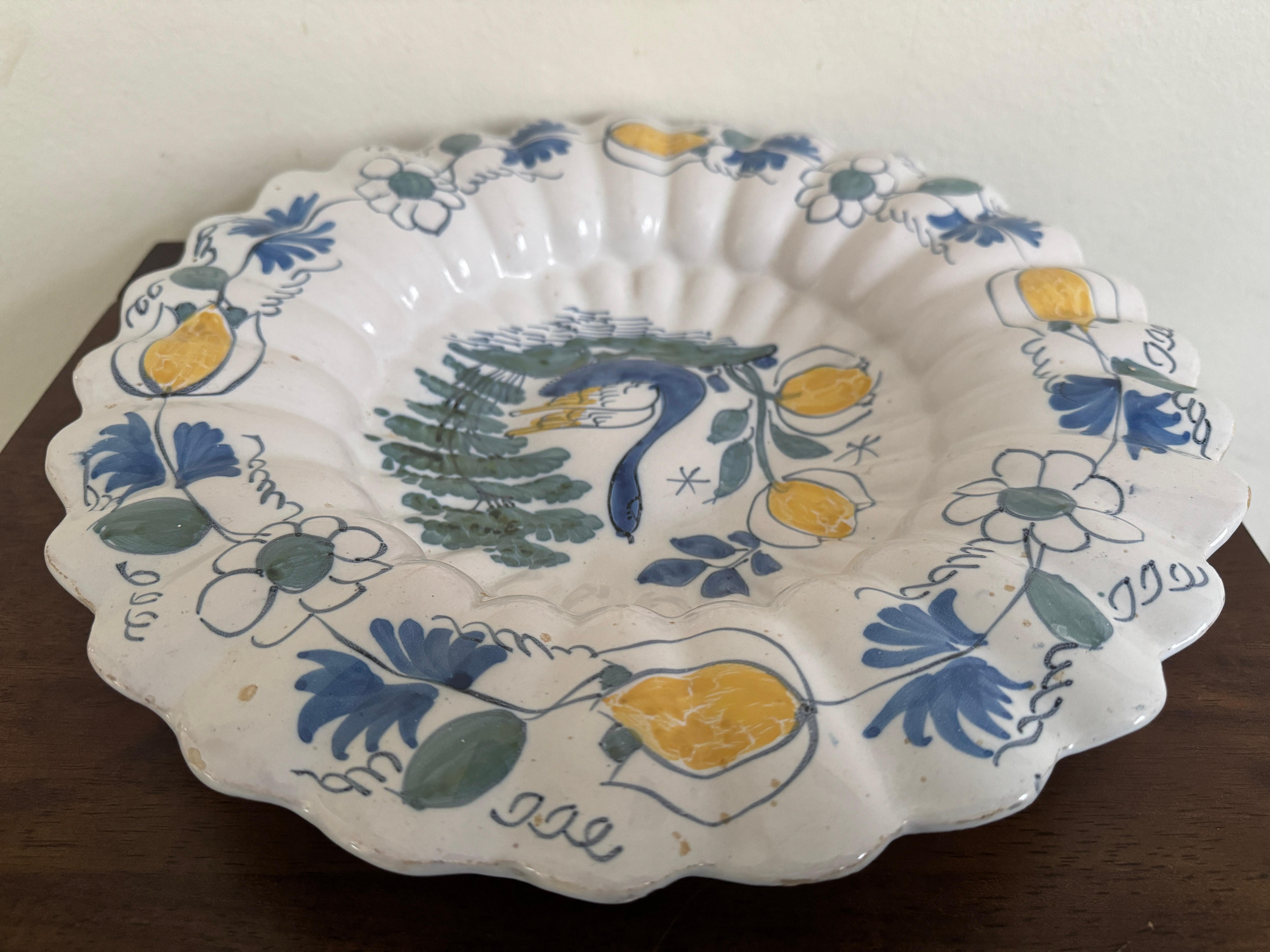 Plat à lobes Delft hollandais du 17e siècle Bon état - En vente à Basildon, GB