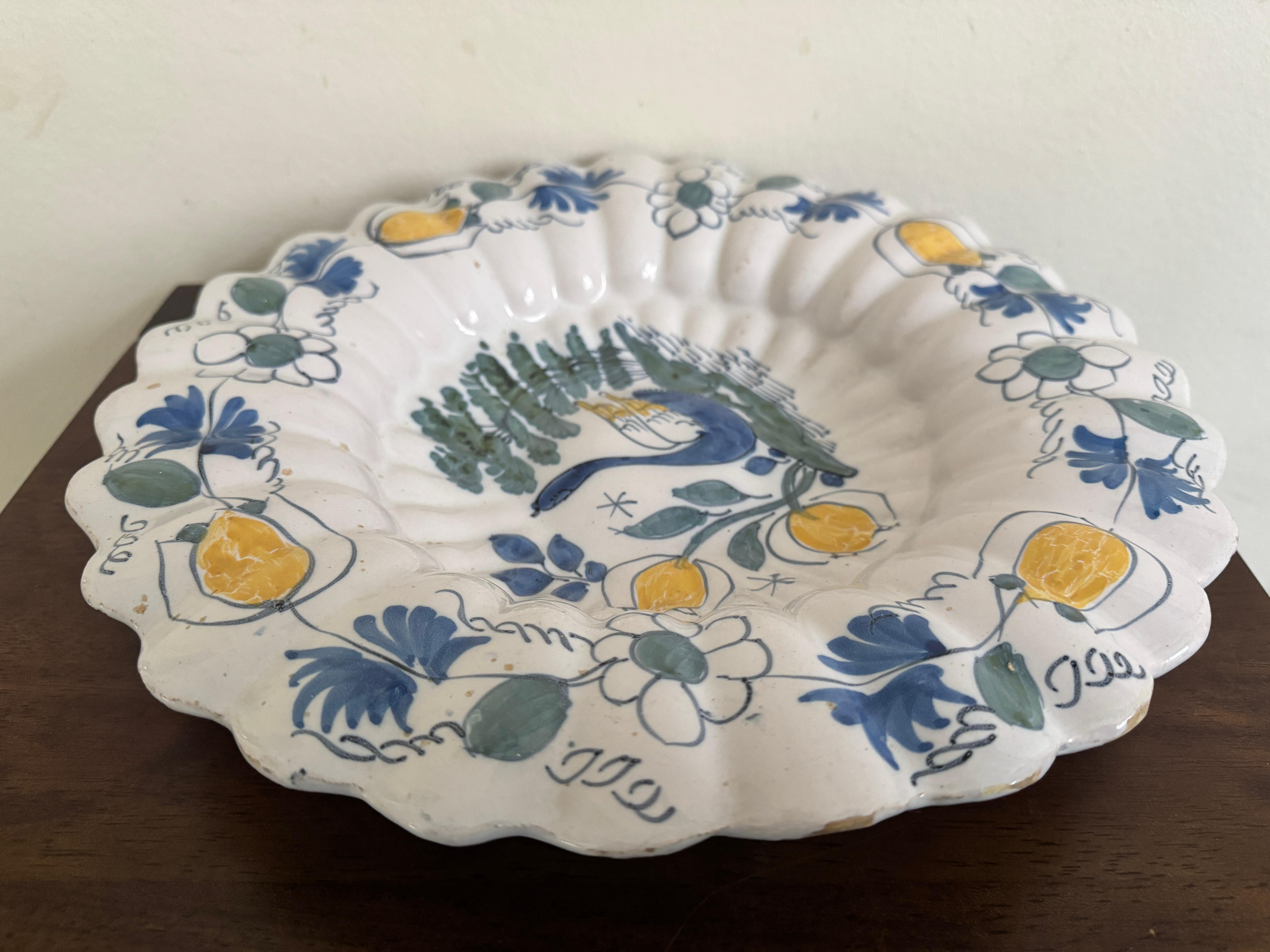 Fin du XVIIe siècle Plat à lobes Delft hollandais du 17e siècle en vente