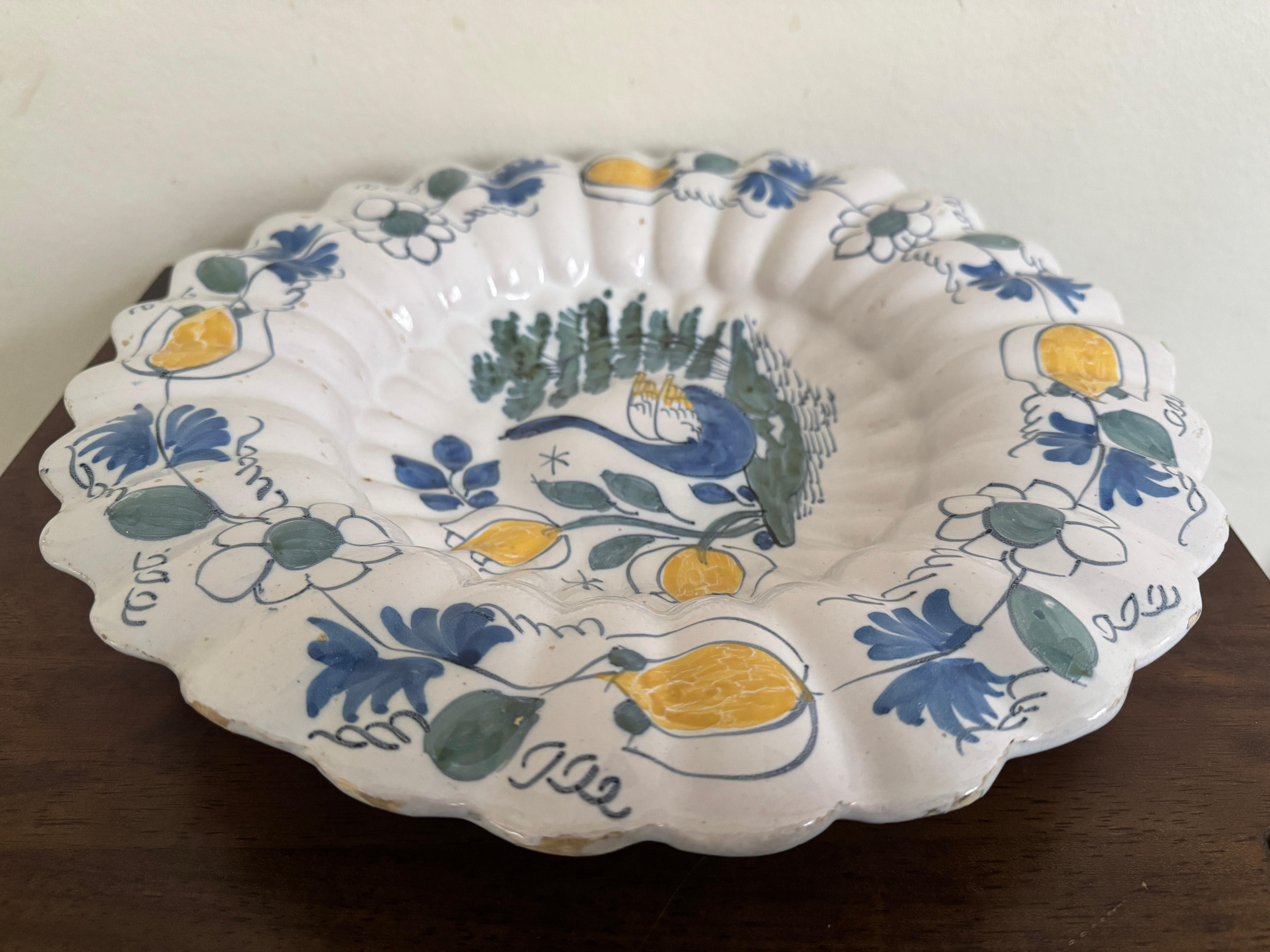 Faïence de Delft Plat à lobes Delft hollandais du 17e siècle en vente