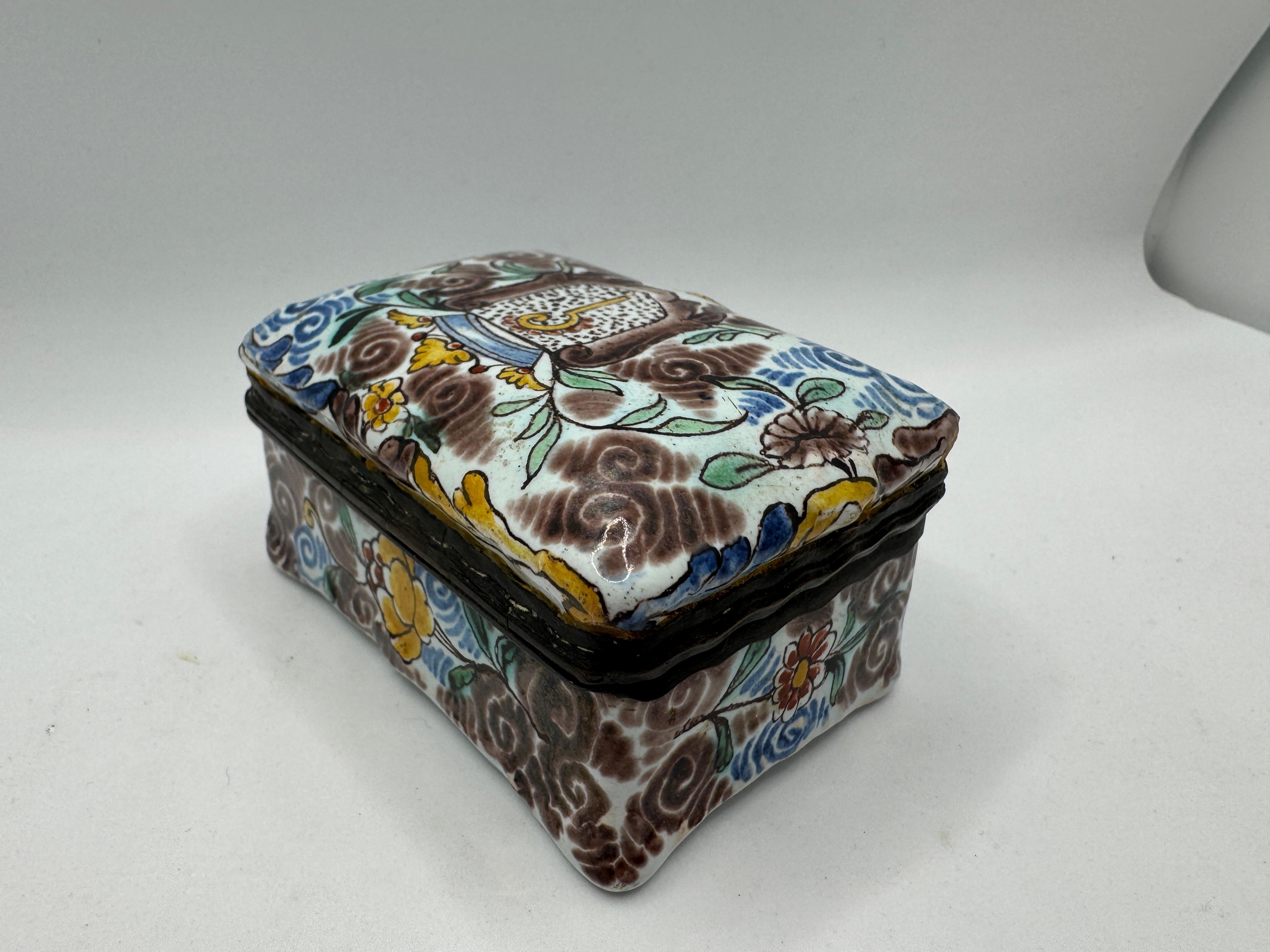 Niederländische Delft Schnupftabakdose aus dem 17. im Zustand „Relativ gut“ im Angebot in Basildon, GB