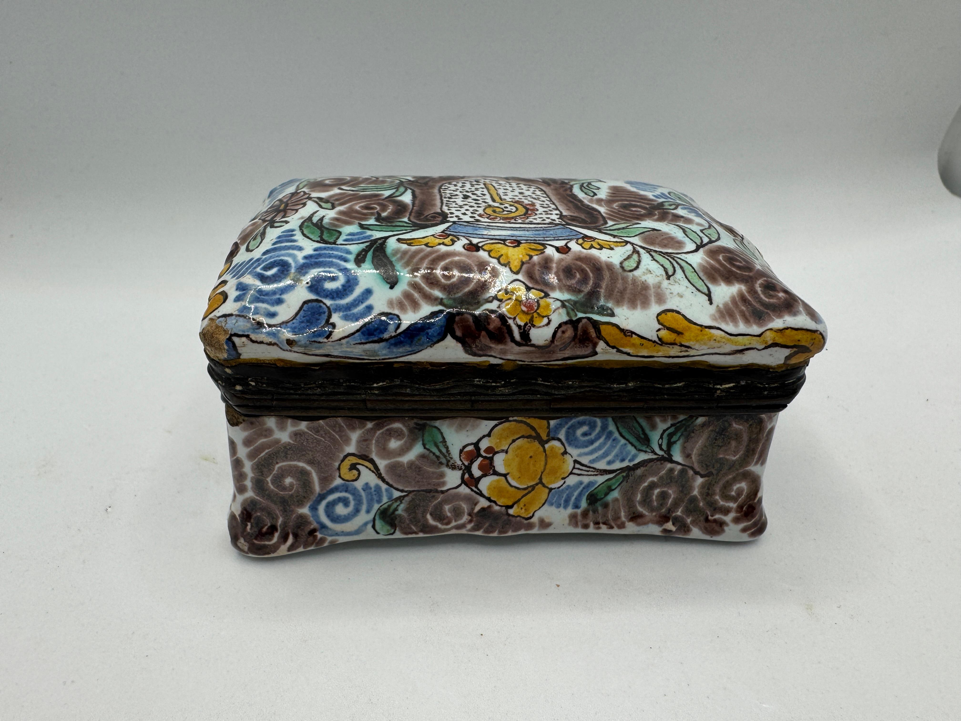 Niederländische Delft Schnupftabakdose aus dem 17. (17. Jahrhundert) im Angebot