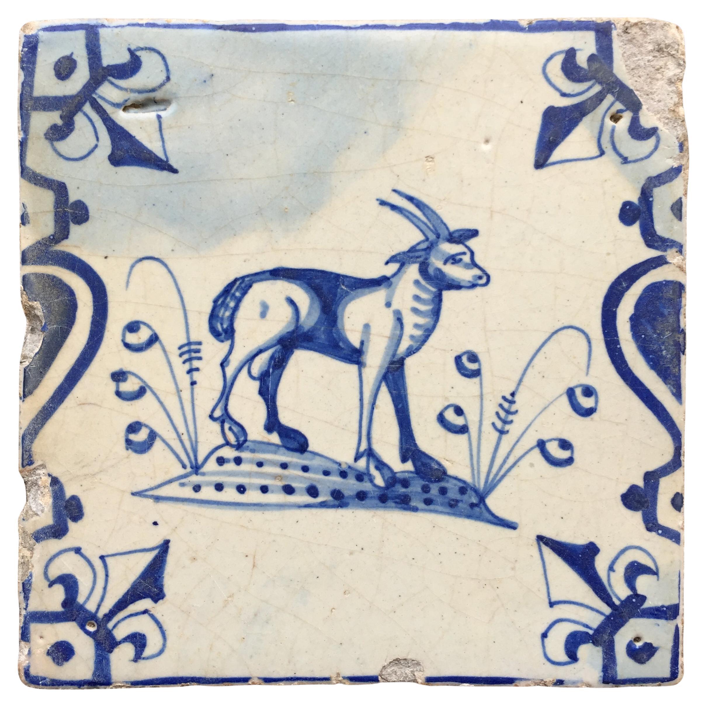 Niederländische Delft Fliese des 17. Jahrhunderts mit Dekoration einer Ziege im Angebot