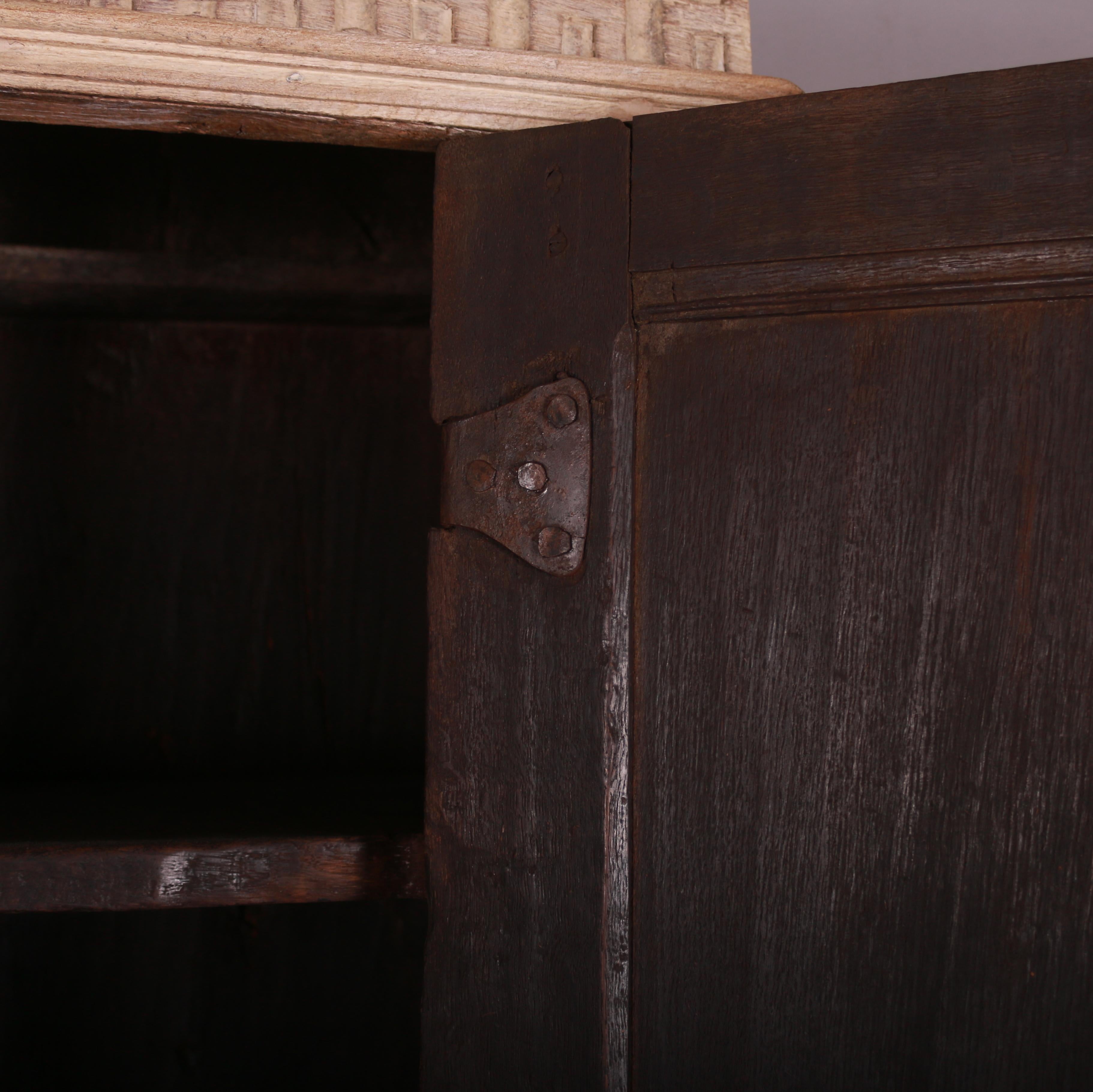 17th Century Dutch Linen Cupboard 4