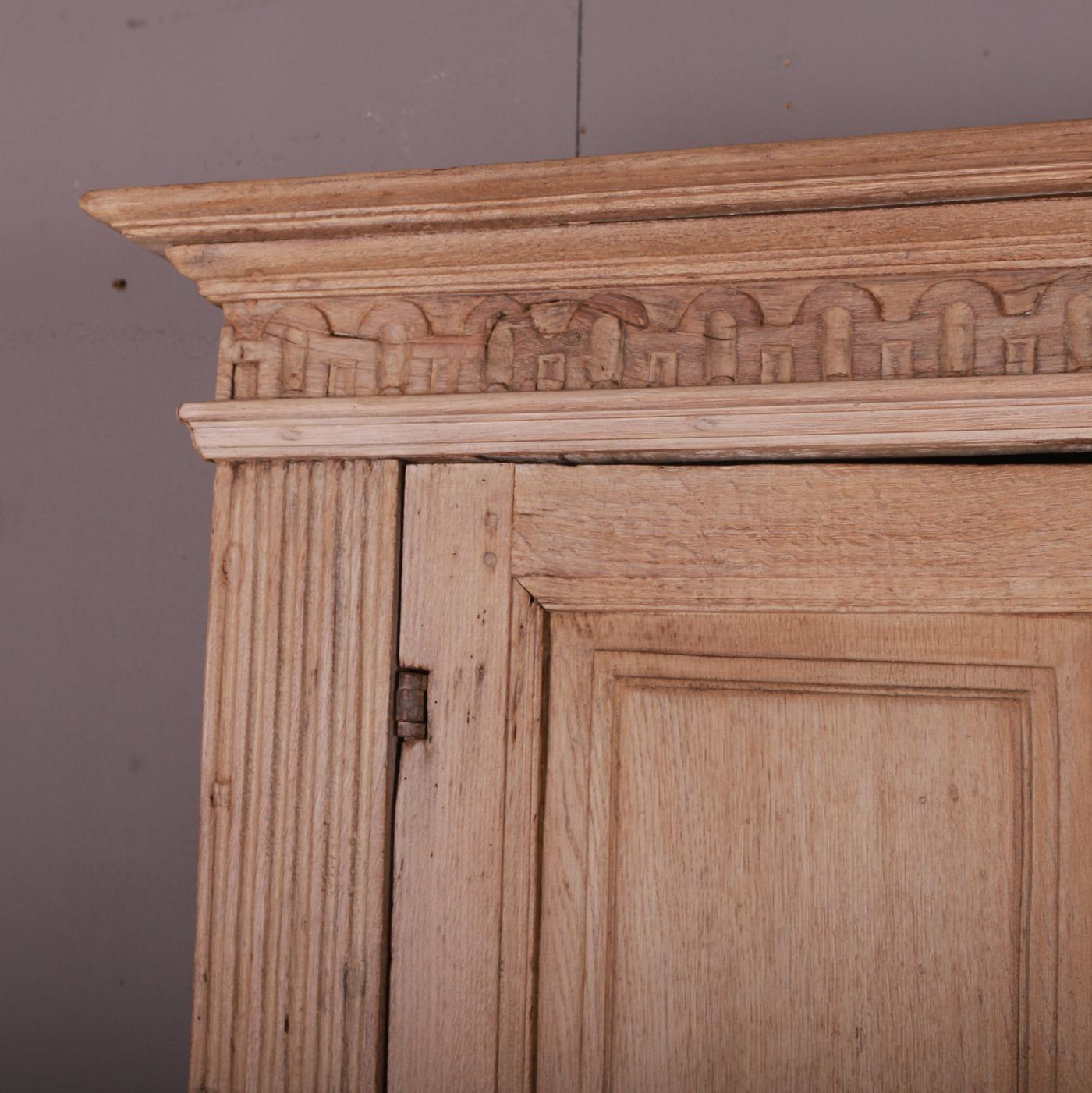 17th Century Dutch Linen Cupboard In Good Condition For Sale In Leamington Spa, Warwickshire