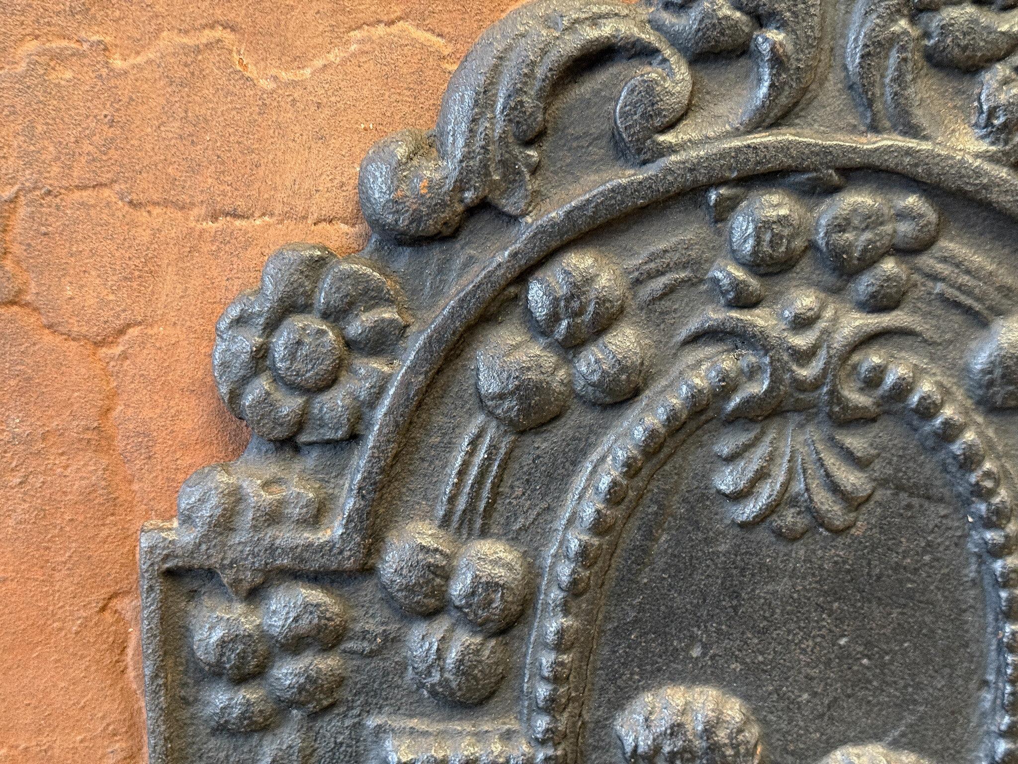 17th Century Dutch Louis XIV 'Cupids' Fireback For Sale 3