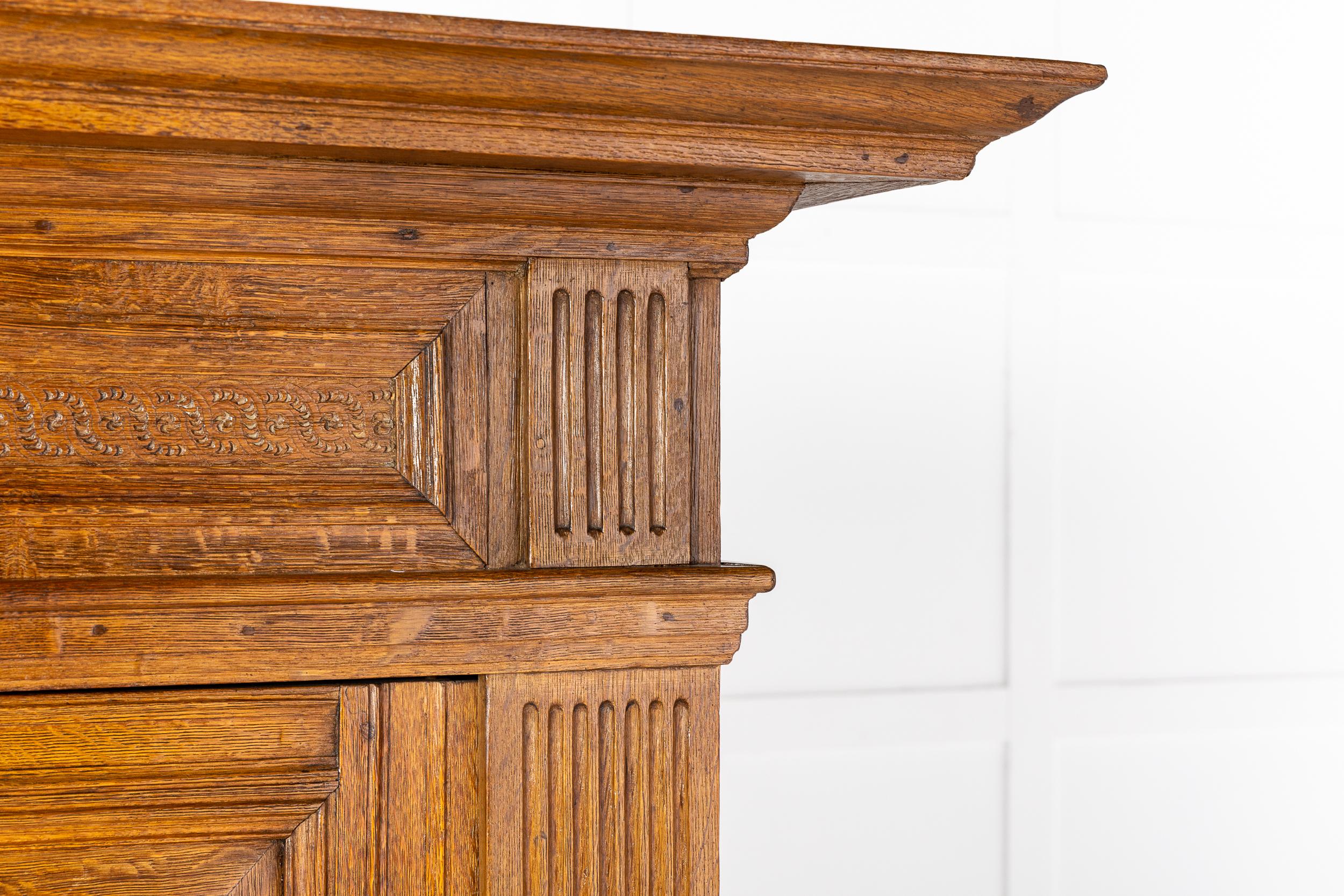Chêne Cabinet en chêne hollandais du 17e siècle en vente