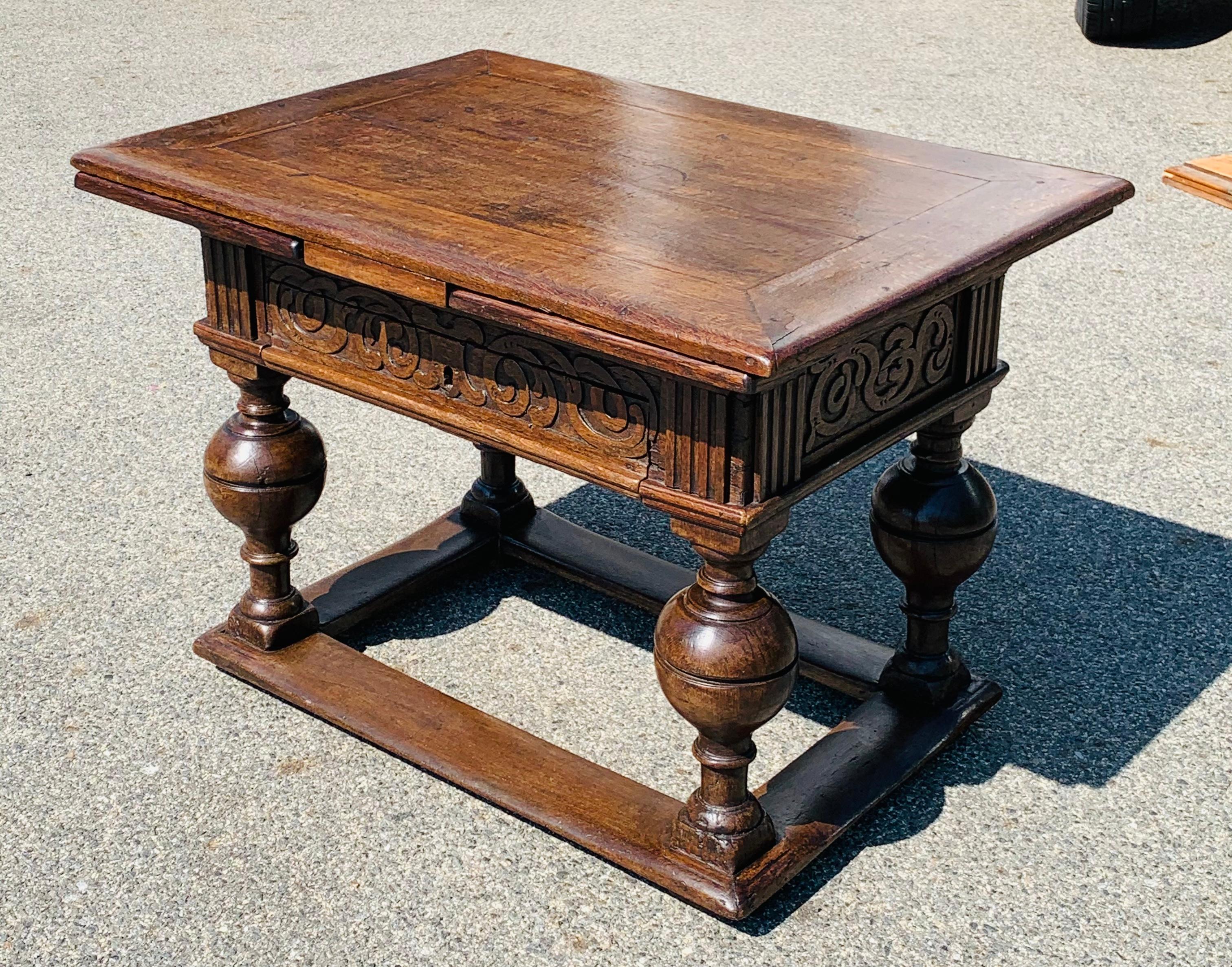 17th Century Dutch Oak Jacobean Withdraw Table 9