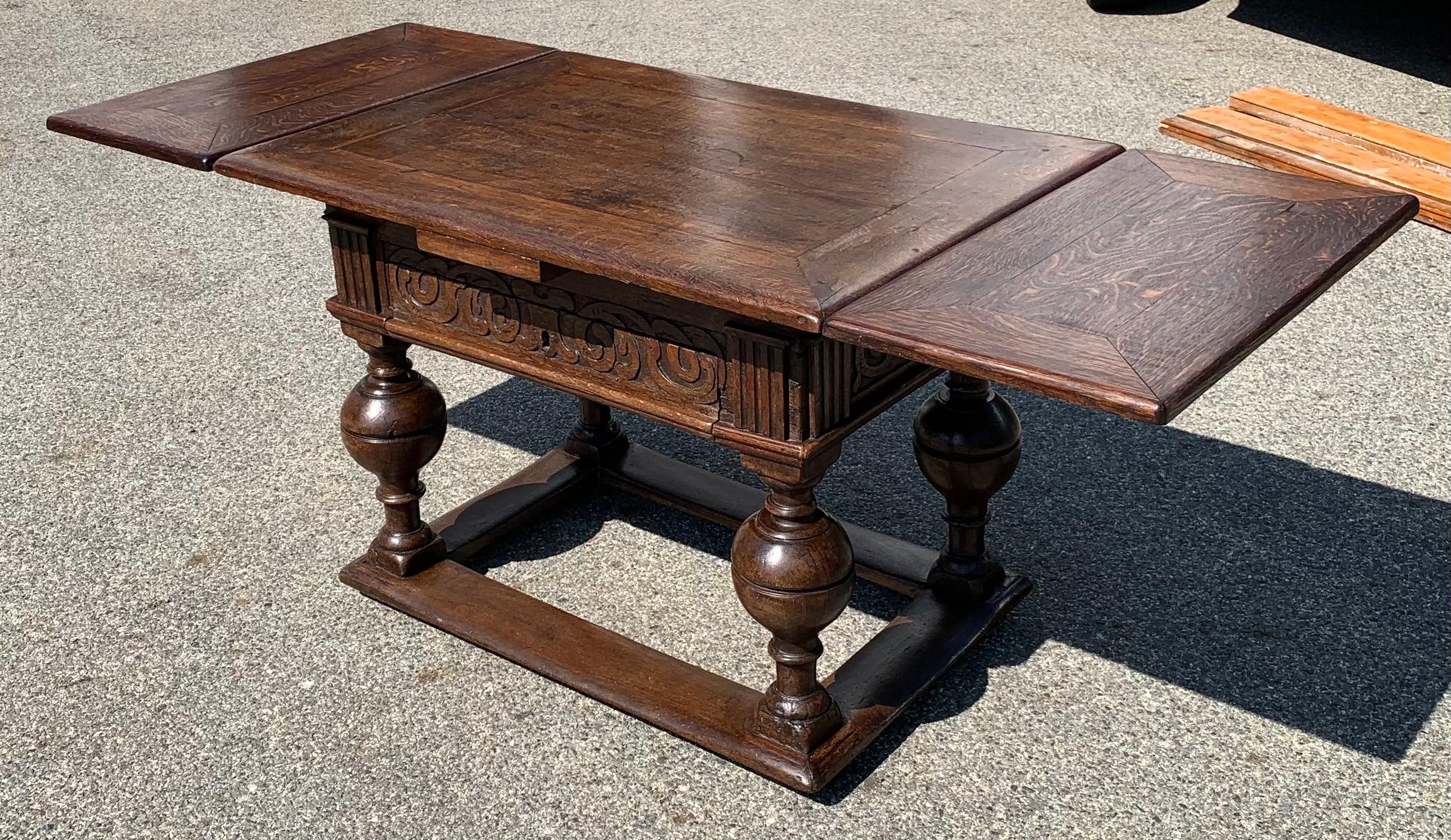 17th Century Dutch Oak Jacobean Withdraw Table In Good Condition In Essex, MA
