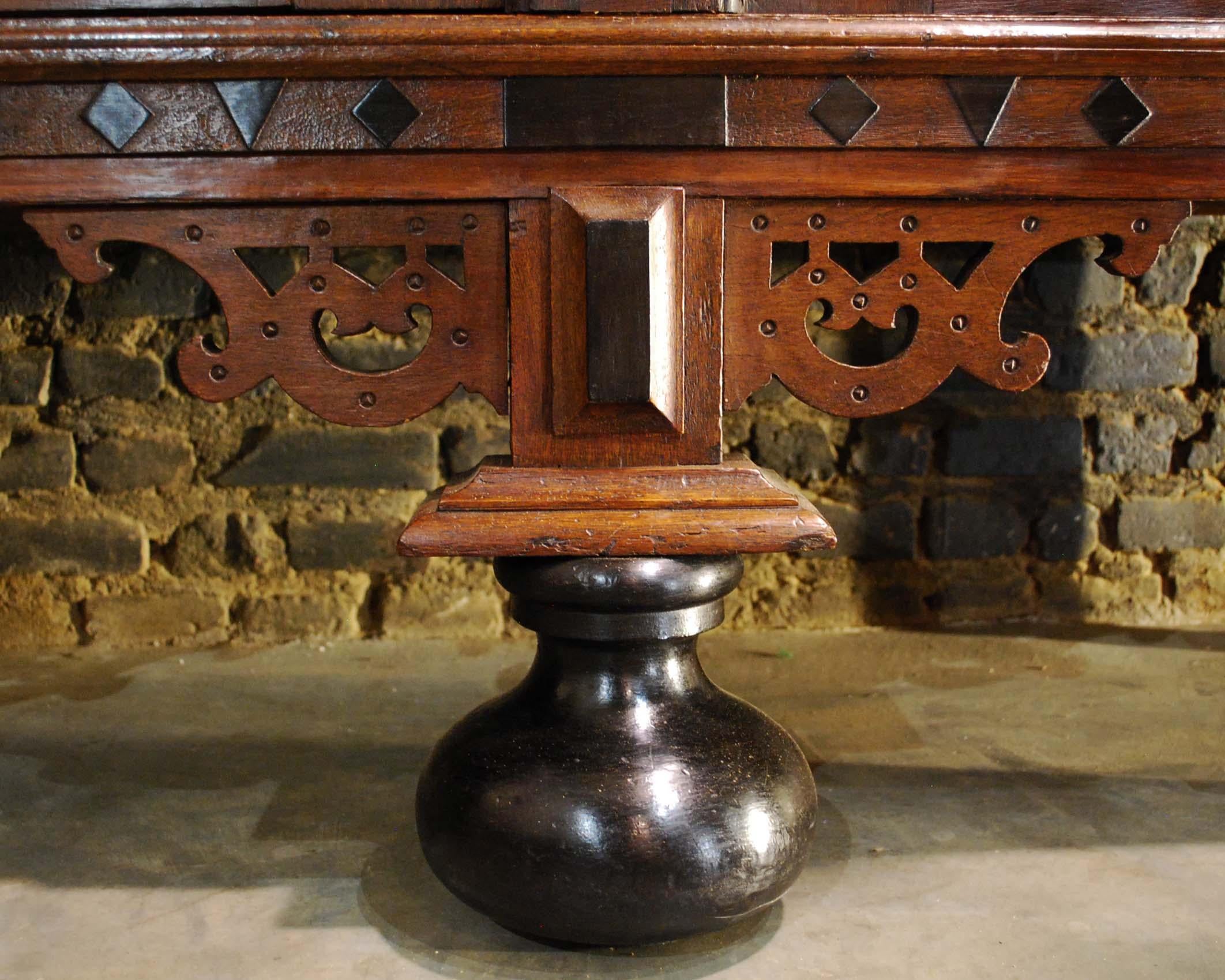 17th Century Dutch Renaissance Cabinet with Arched Doors For Sale 10