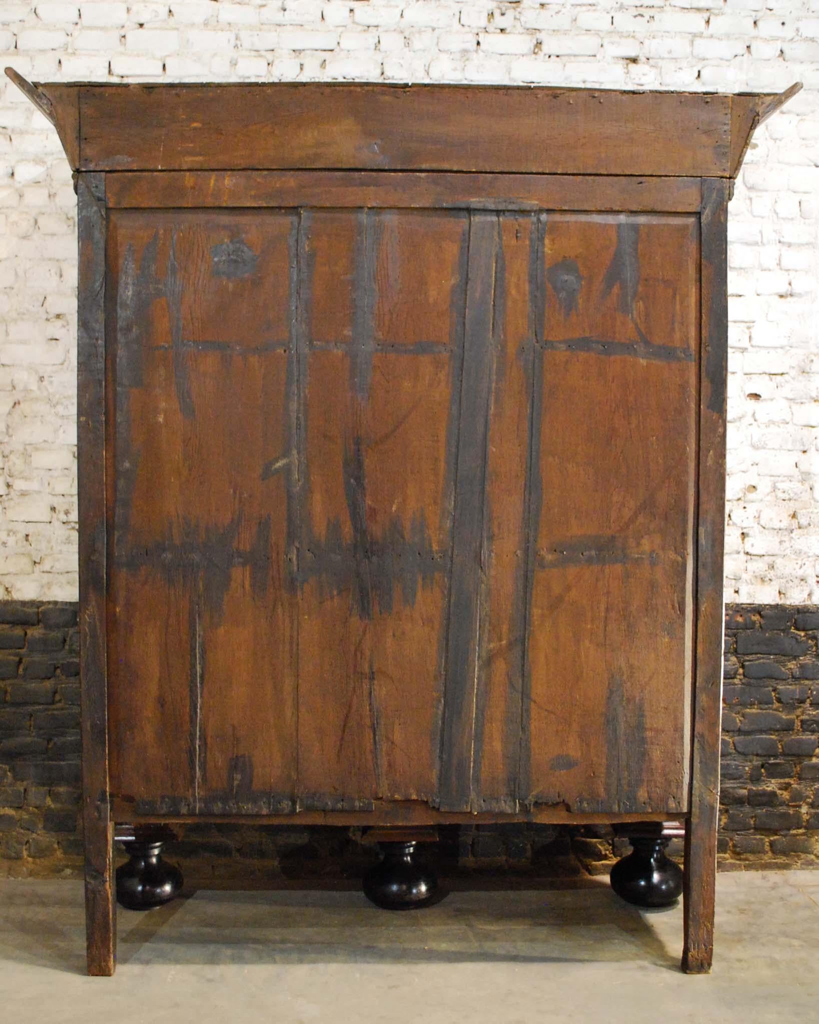 17th Century Dutch Renaissance Cabinet with Arched Doors For Sale 11