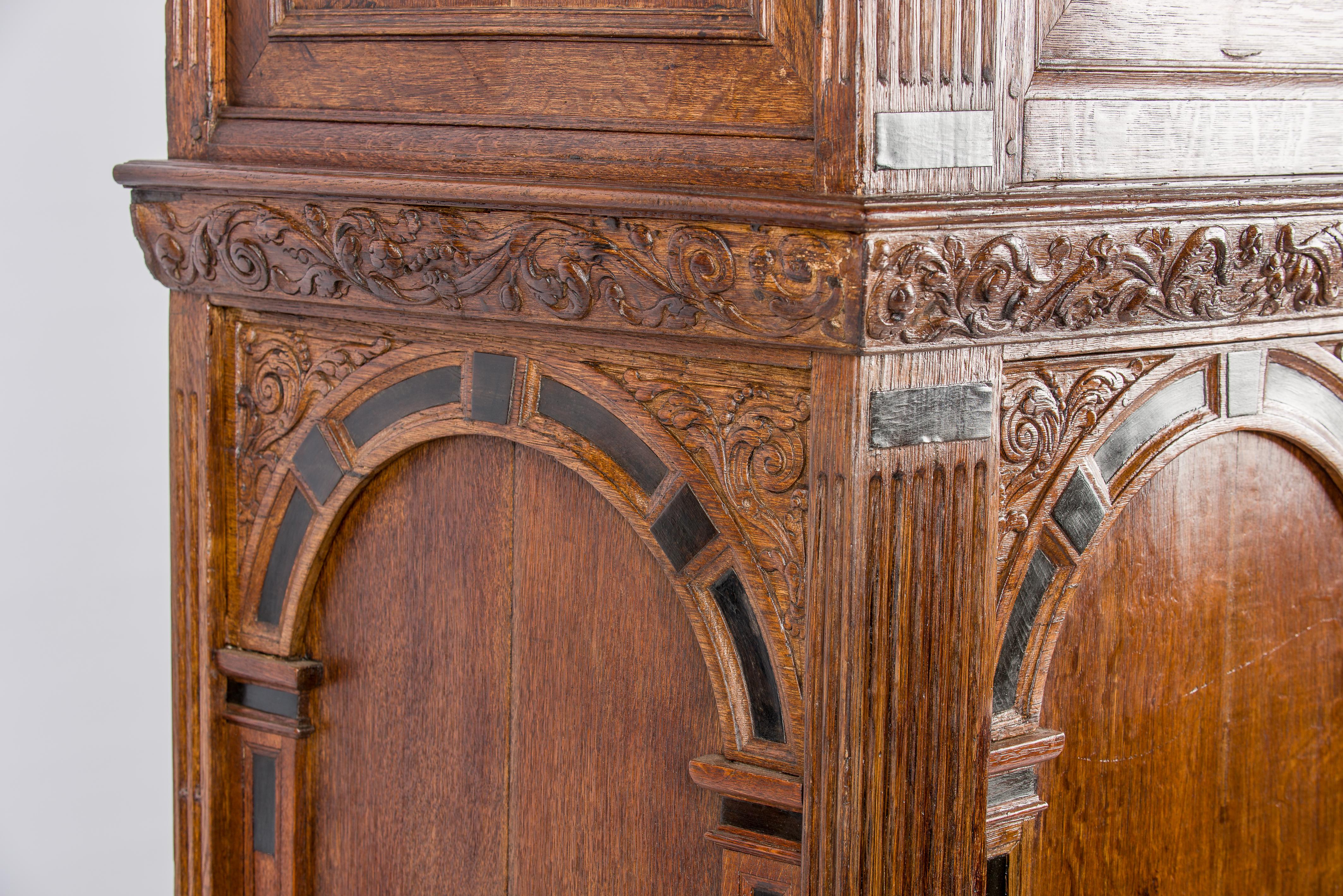 Armoire à quatre portes de la Renaissance hollandaise du 17e siècle en chêne et incrustation d'ébène, datée de 1660 en vente 6