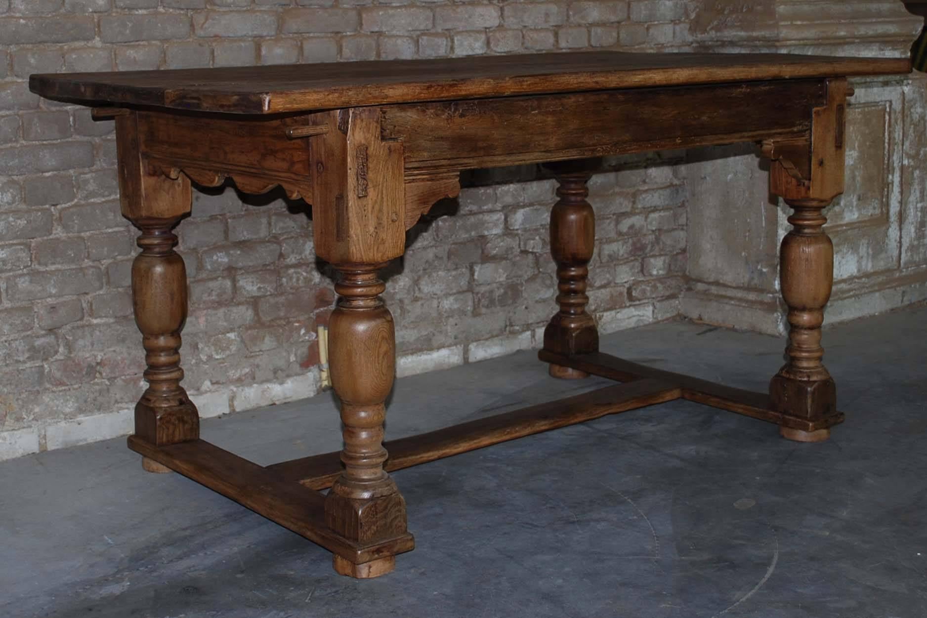 17. Jahrhundert Niederländische Renaissance Eiche 'Bolpoot Tafel' Tisch im Zustand „Gut“ im Angebot in Casteren, NL