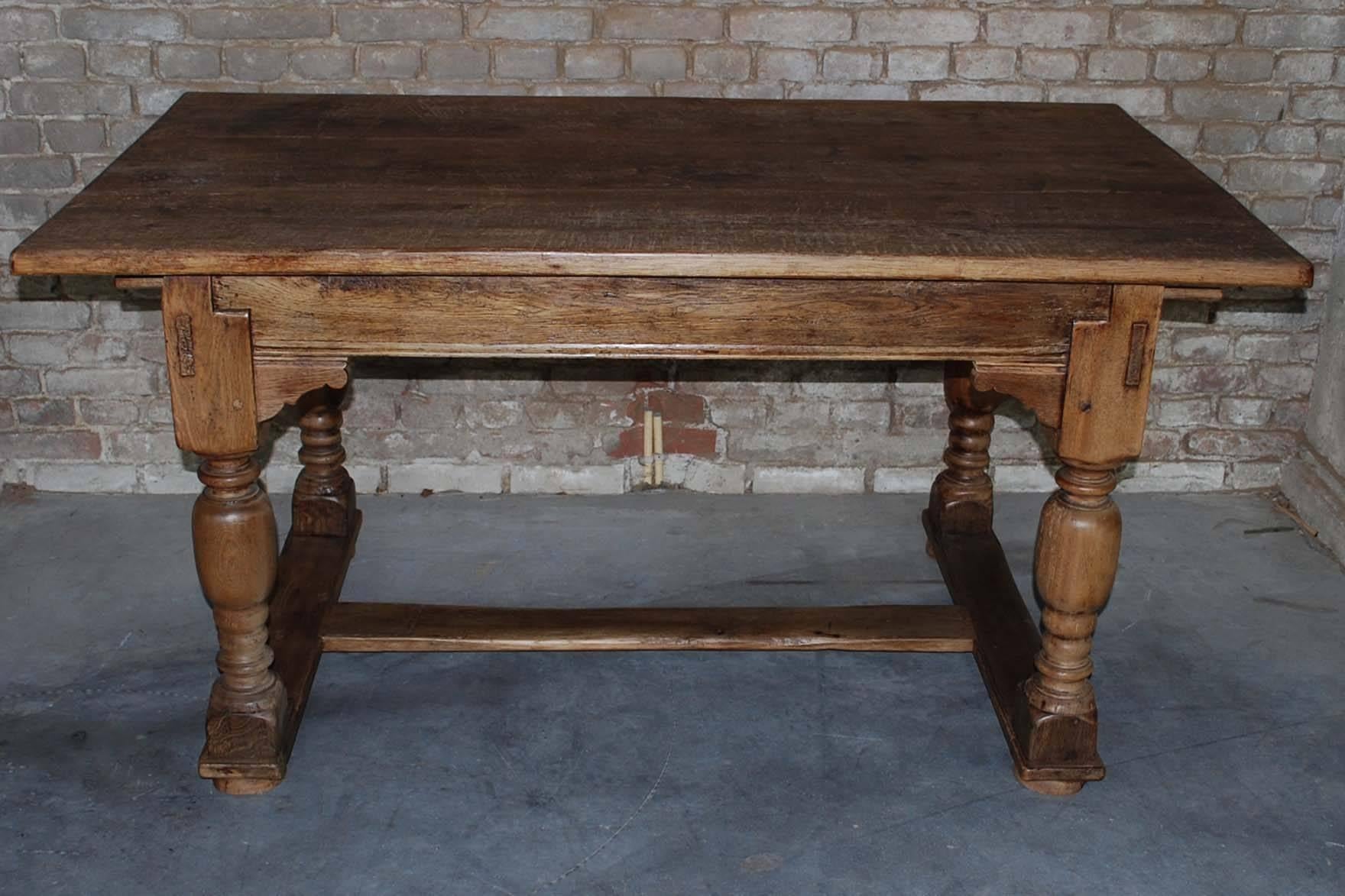 Table Bolpoot Tafel de la Renaissance hollandaise du 17ème siècle Bon état - En vente à Casteren, NL
