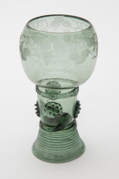 "Roemer" olandese del XVII secolo con rami di vite incisi sulla ciotola