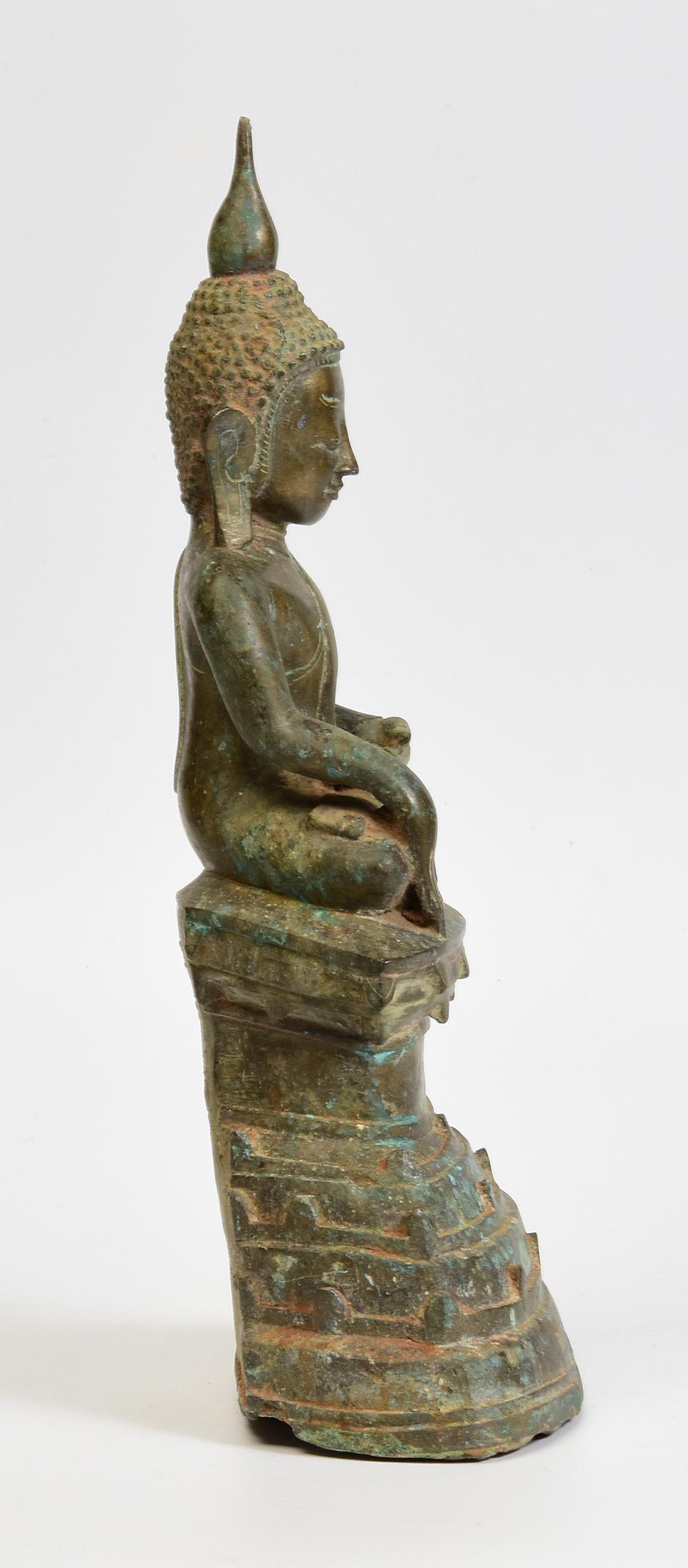 17th Century, Early Shan, Antique Burmese Bronze Seated Buddha For Sale 6