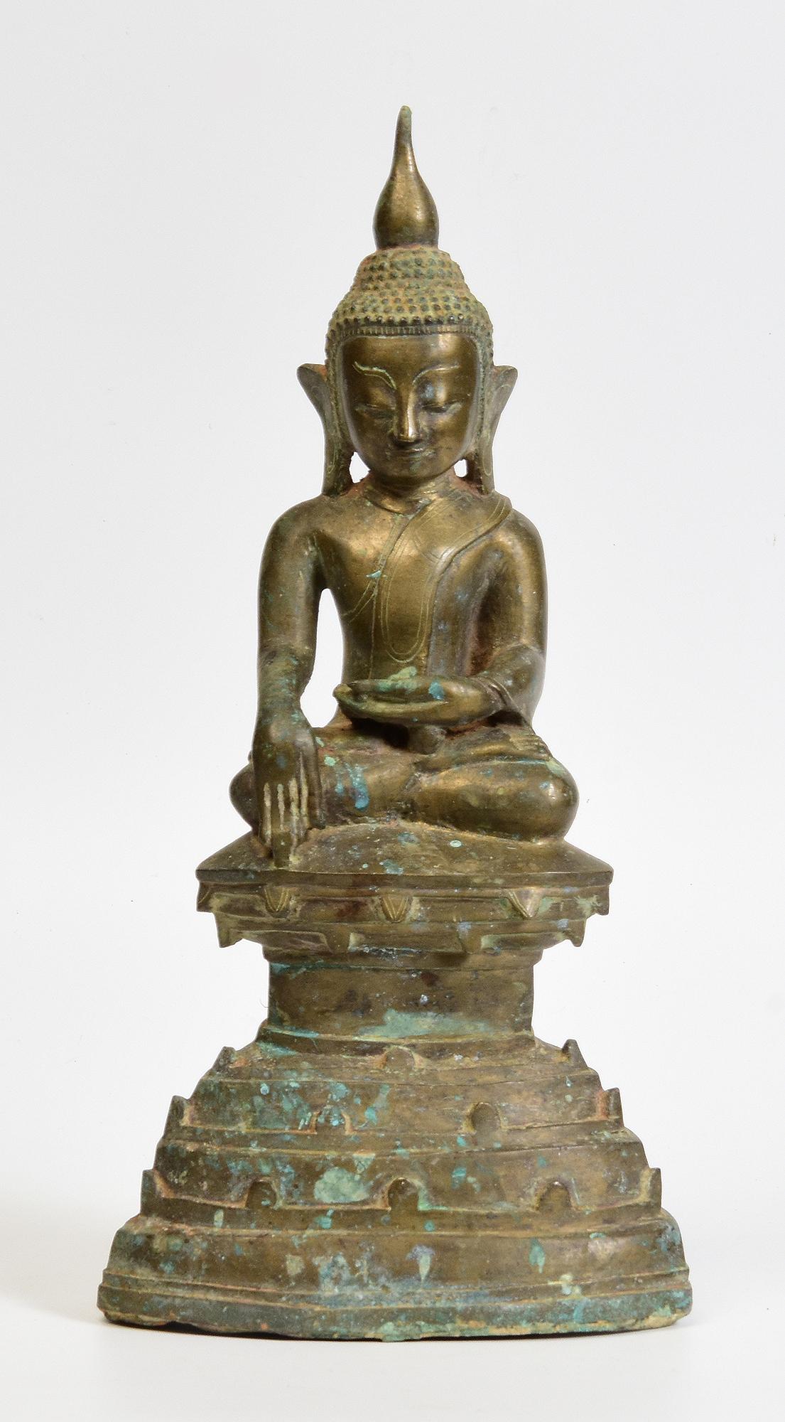 17th Century, Early Shan, Antique Burmese Bronze Seated Buddha For Sale 7