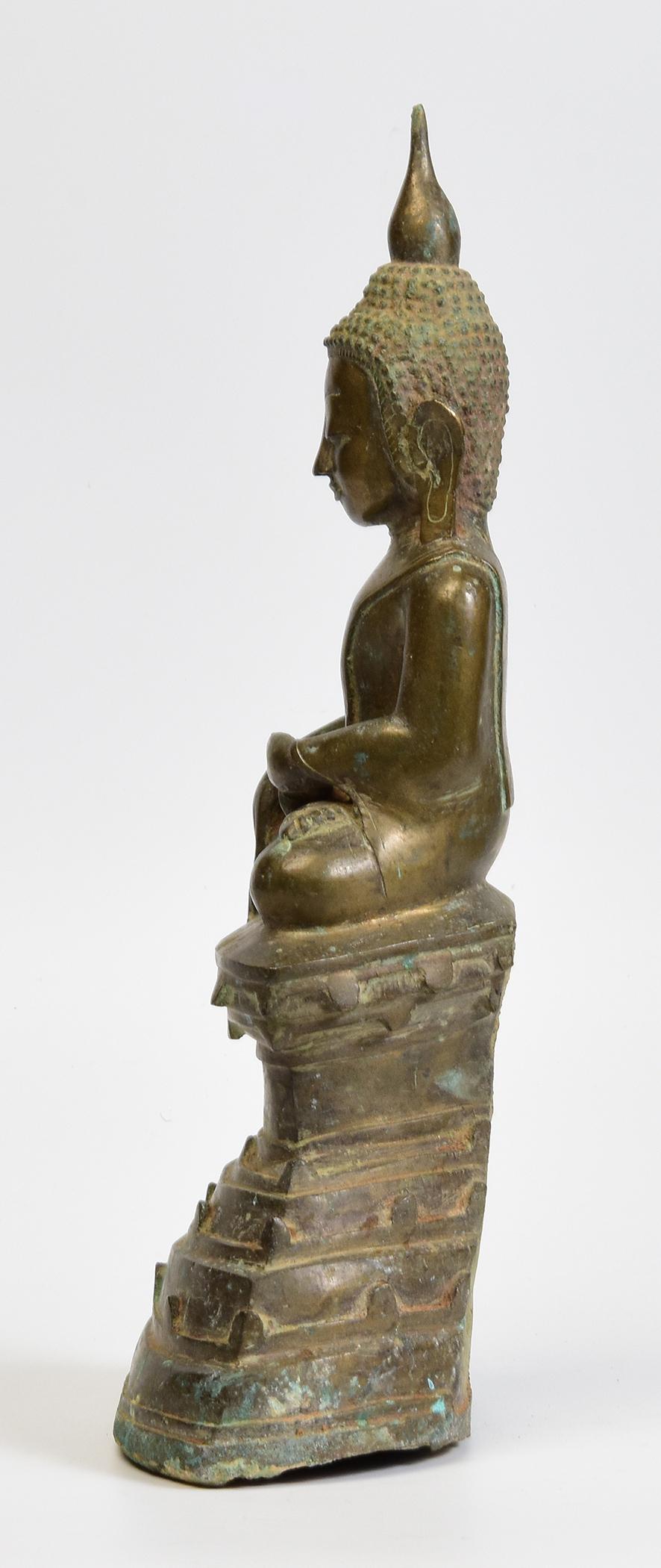 17th Century, Early Shan, Antique Burmese Bronze Seated Buddha For Sale 3
