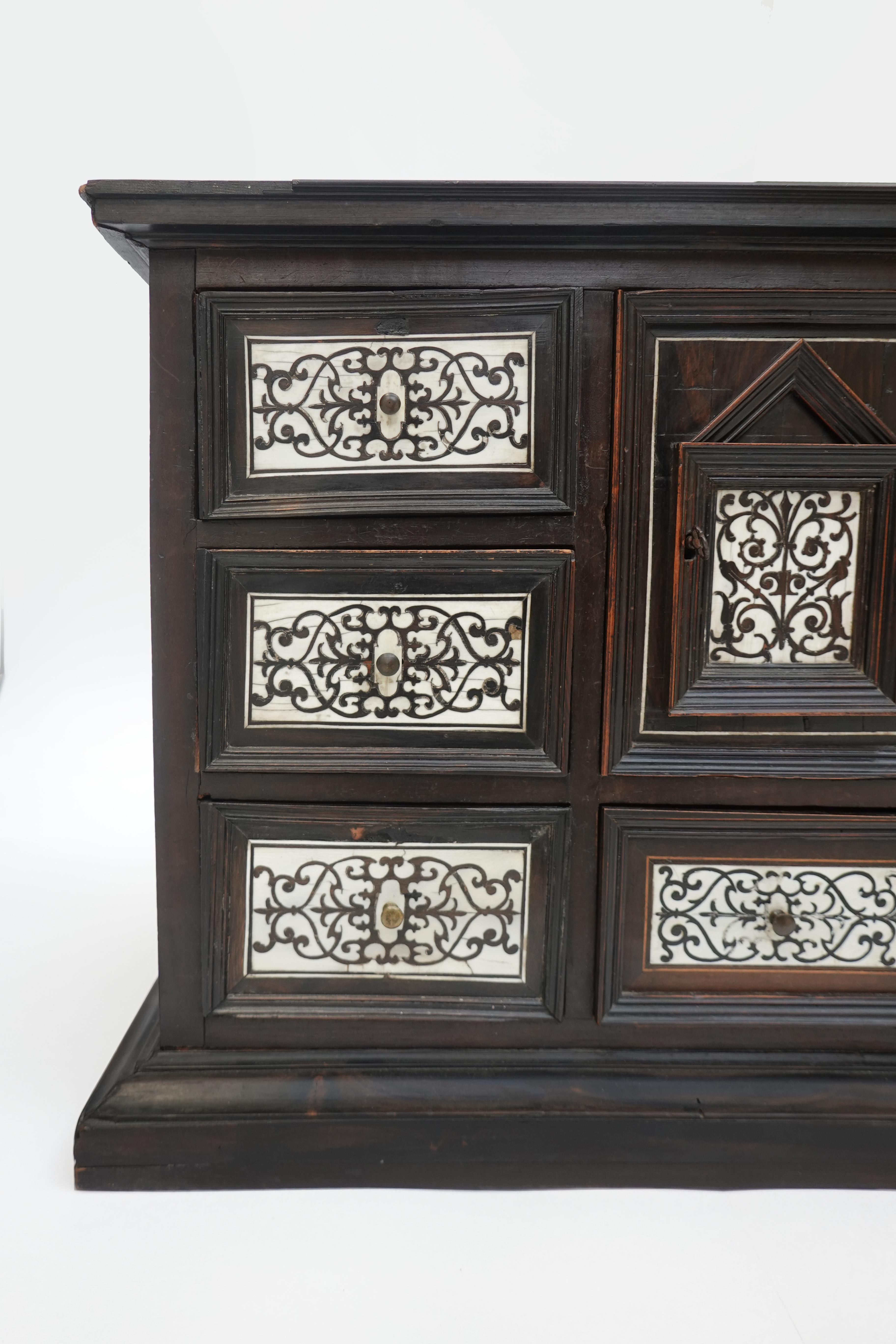 17th Century Ebony Ivory Italian Travel Cabinet In Fair Condition For Sale In PARIS, FR