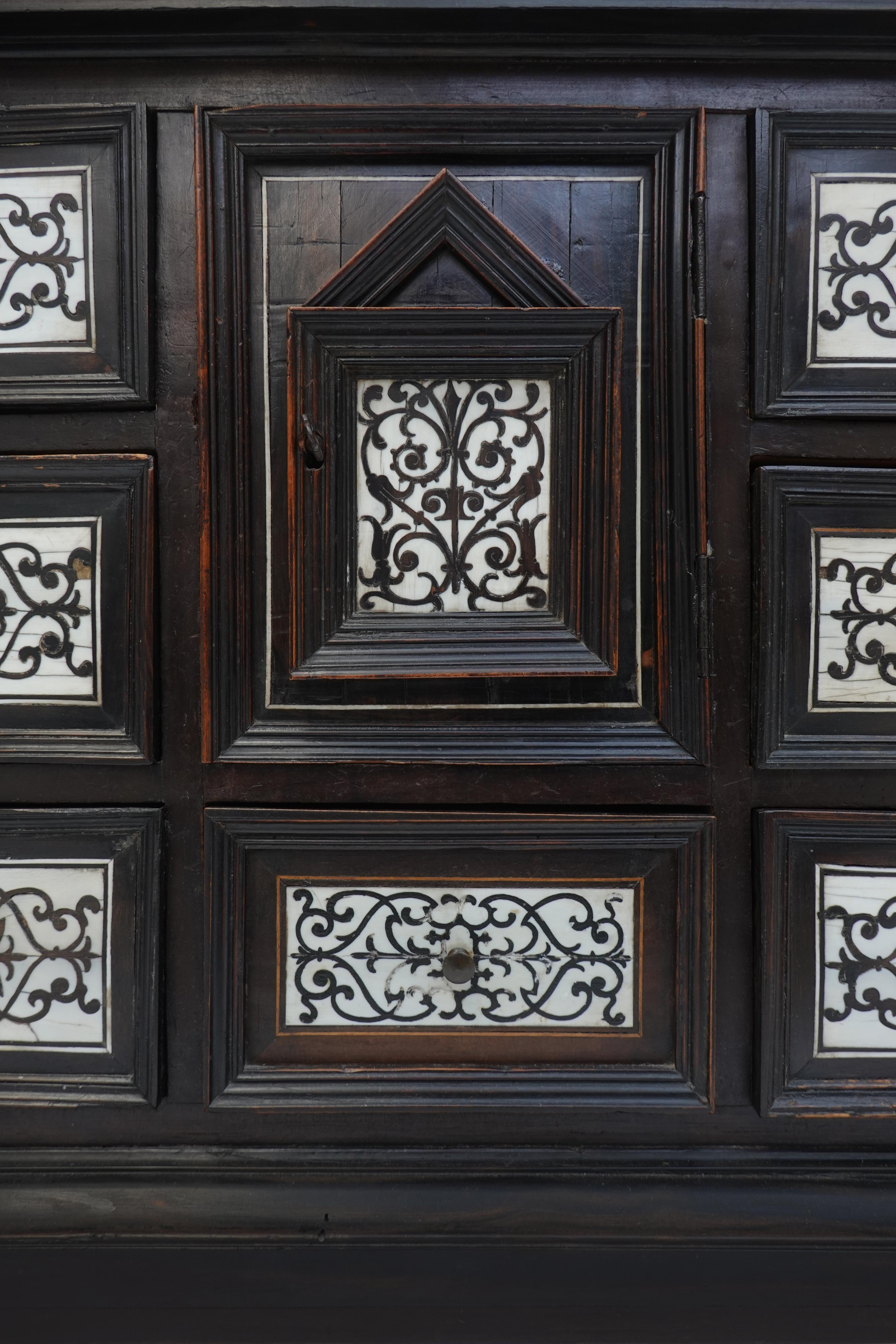 17th Century Ebony Ivory Italian Travel Cabinet In Fair Condition For Sale In PARIS, FR
