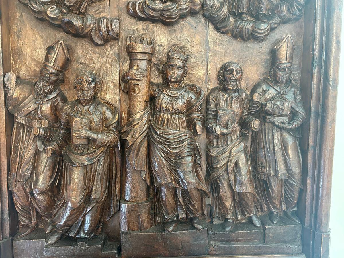 Sculpté à la main Sculpture ecclésiastique du 17ème siècle provenant d'un château de Versailles en vente