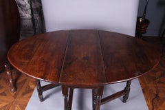 17TH Century Elm and Oak Drop Leaf Table