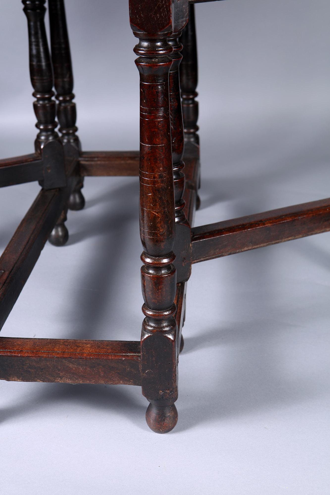 17. Jahrhundert Ulme und Eiche Drop Leaf Tisch im Zustand „Gut“ im Angebot in Reepham, GB