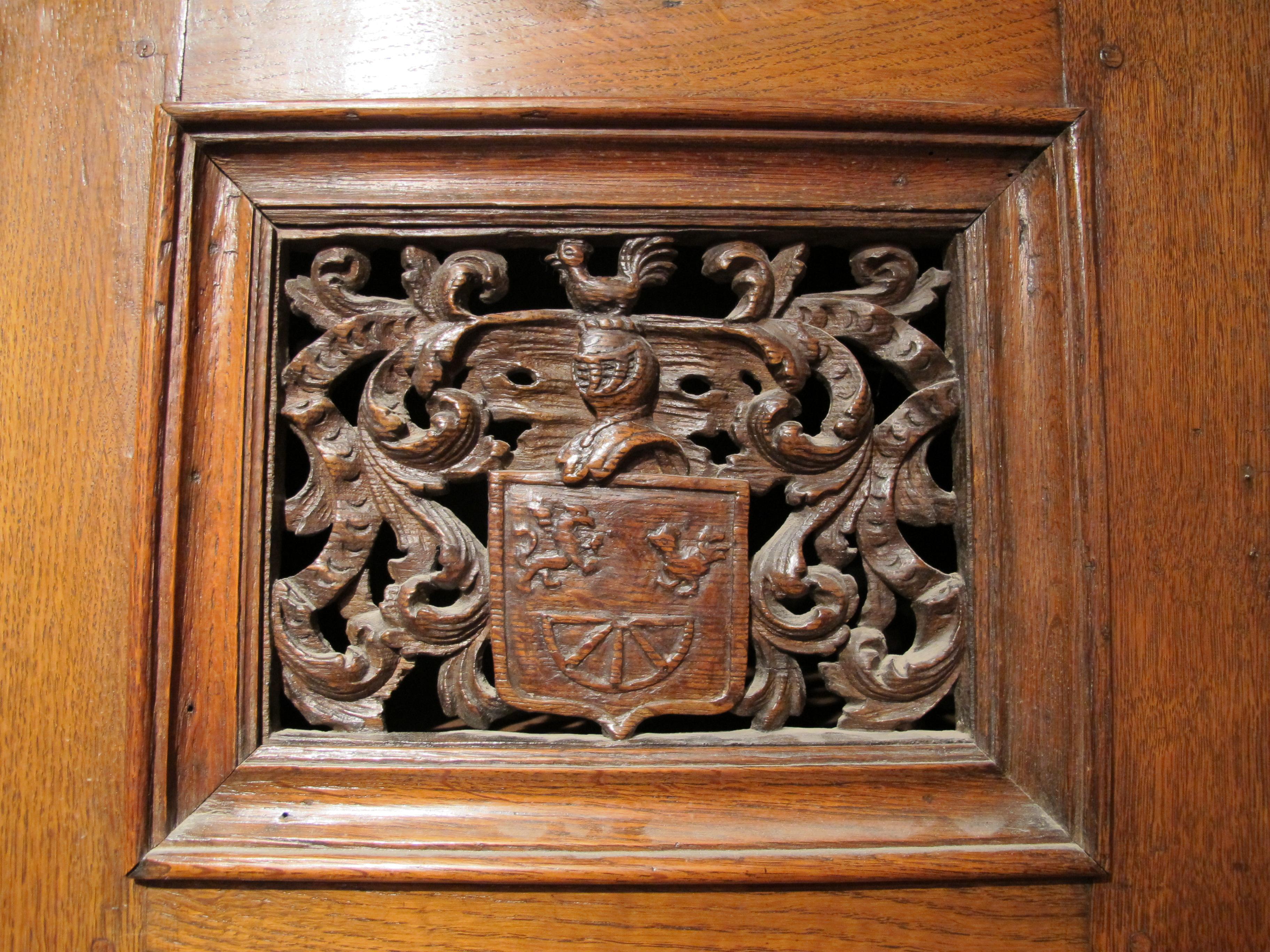 17th Century Emblazoned Germanic Armoire In Good Condition For Sale In Saint-Ouen, FR
