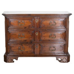 Commode émilienne du 17e siècle en noyer massif