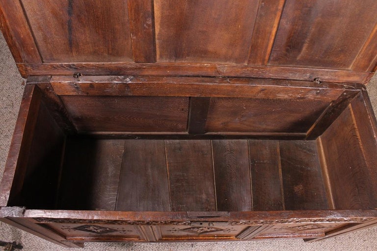 17th Century English Chest in Oak For Sale 6