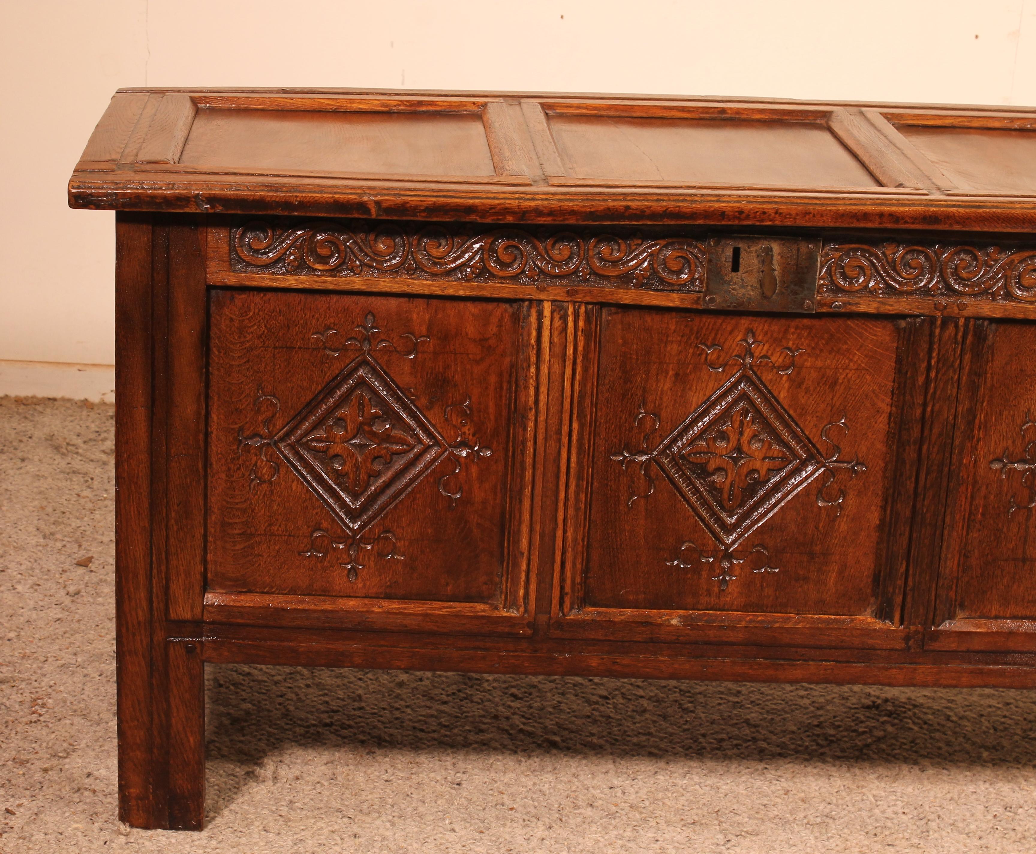 Renaissance 17th Century English Chest in Oak For Sale