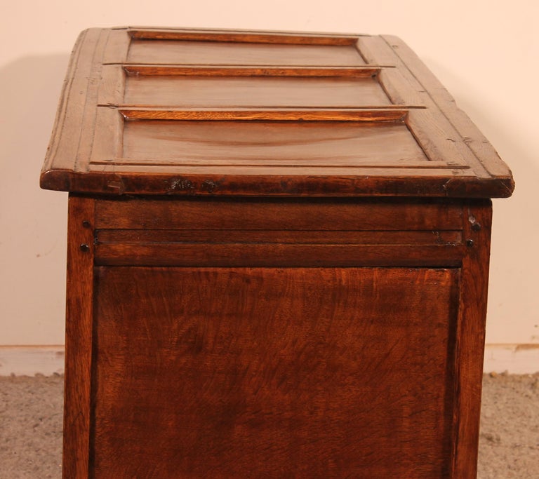 18th Century and Earlier 17th Century English Chest in Oak For Sale