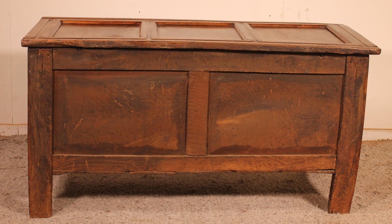 17th Century English Chest in Oak For Sale 1