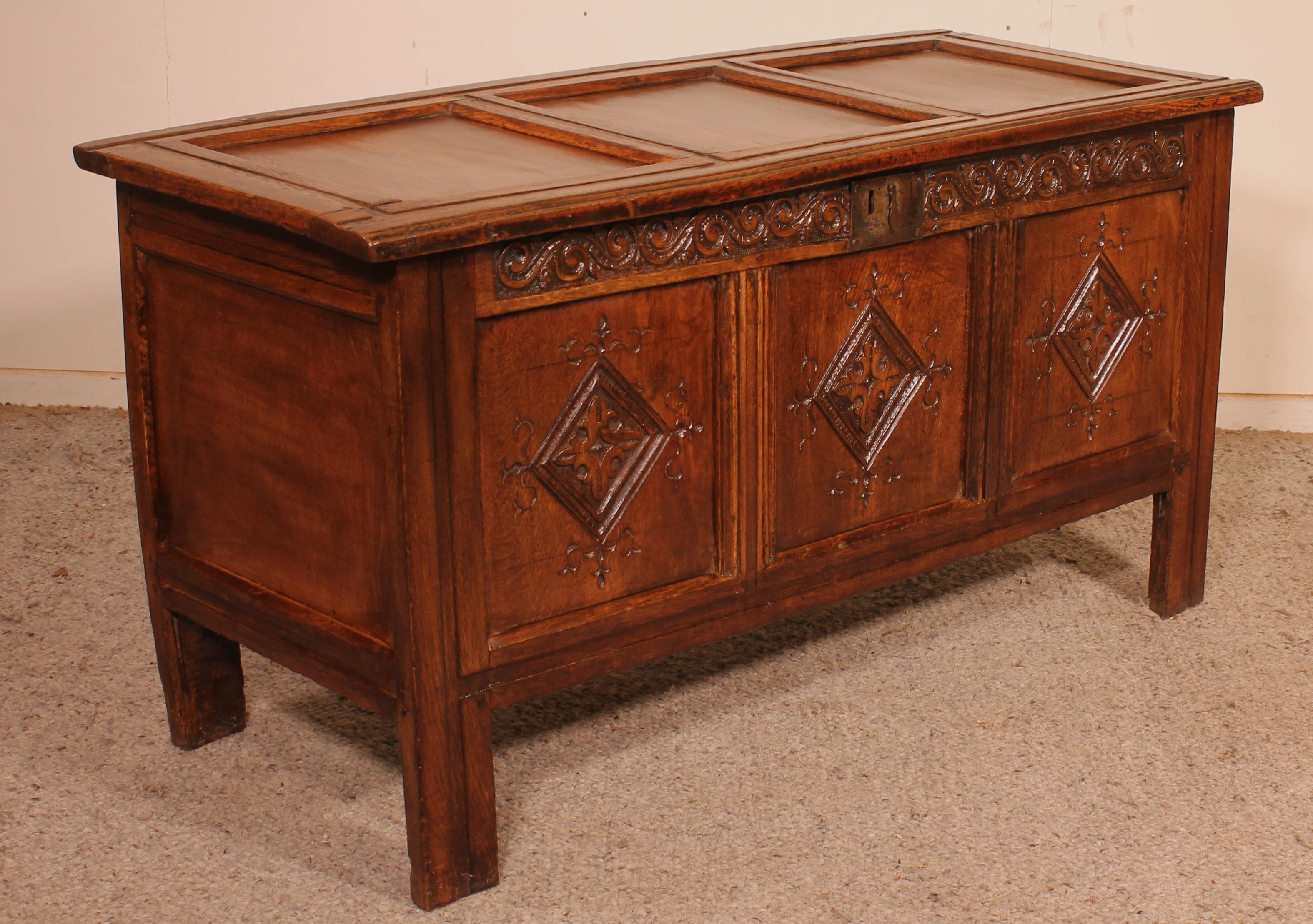 17th Century English Chest in Oak 3