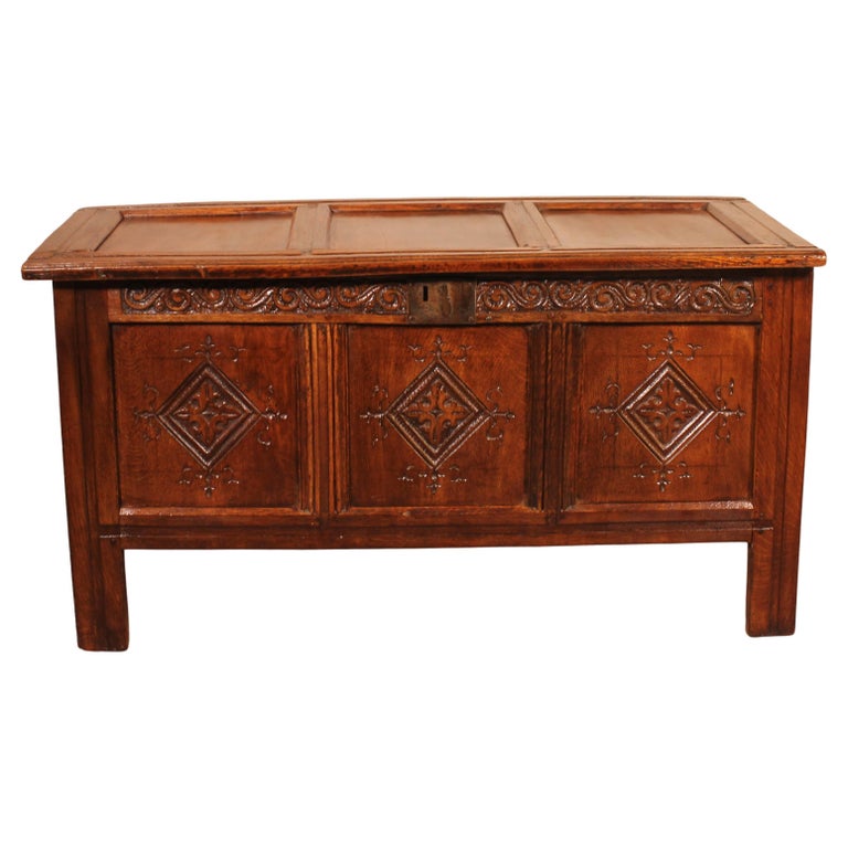 17th Century English Chest in Oak For Sale