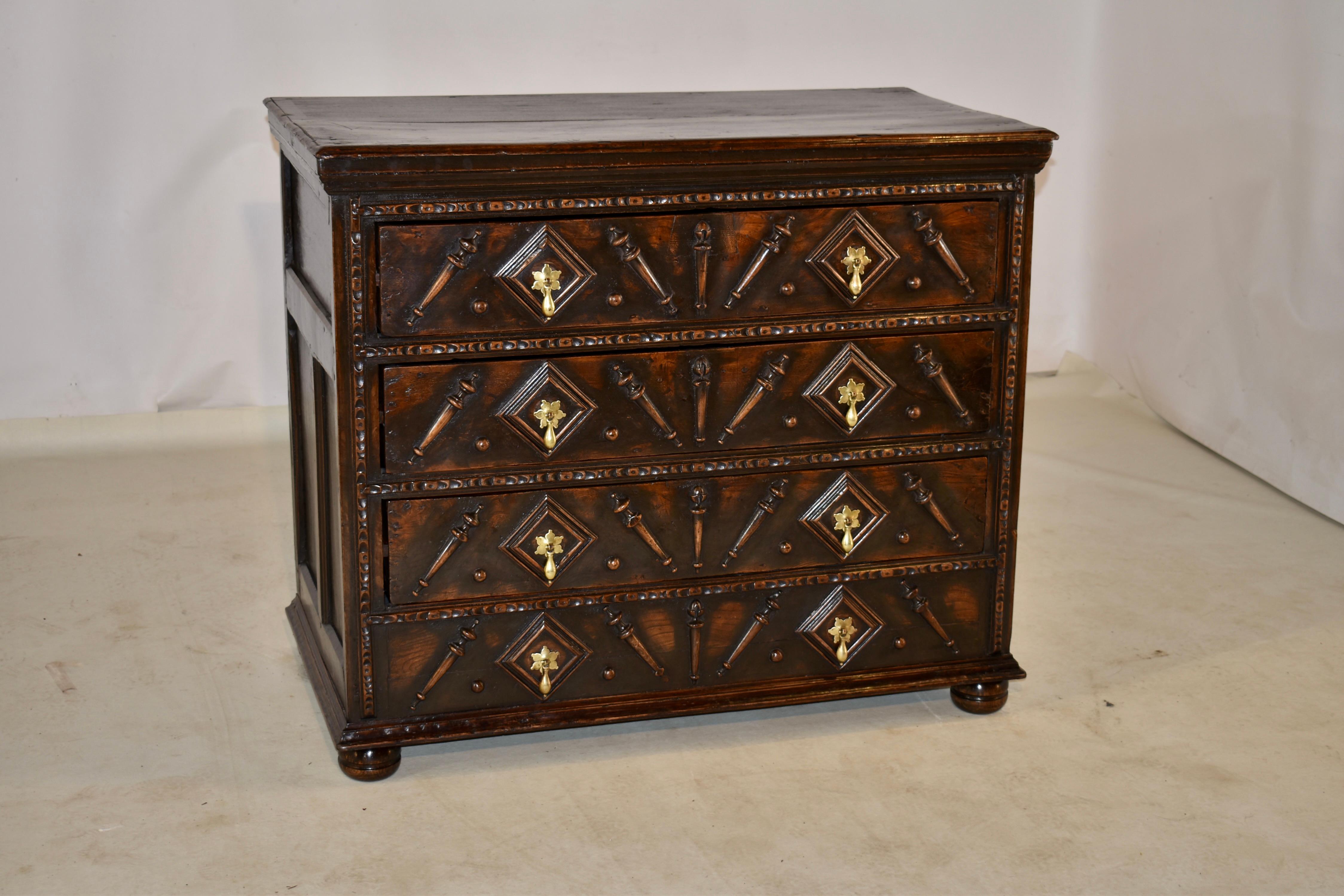17th Century English Chest of Drawers In Good Condition For Sale In High Point, NC