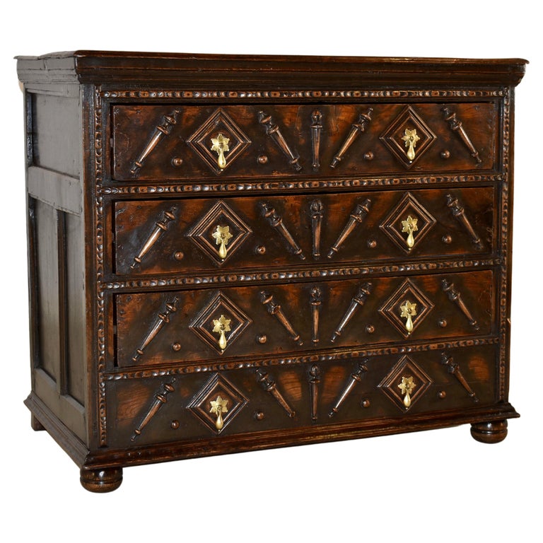 17th Century English Chest of Drawers For Sale at 1stDibs